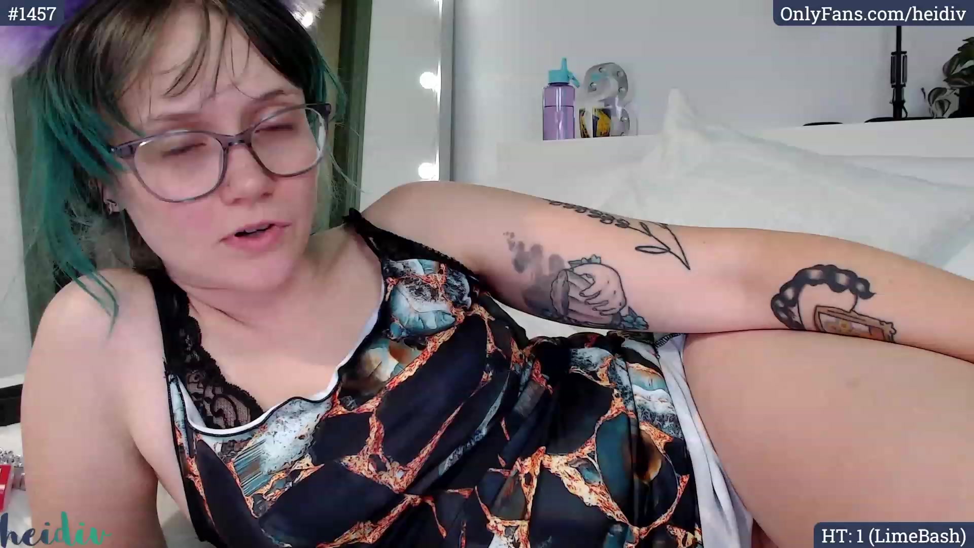 Gallery image thumbnail from Heidiv's myfreecams stream on, 11/18/2023, 09:01 image 4 of 20