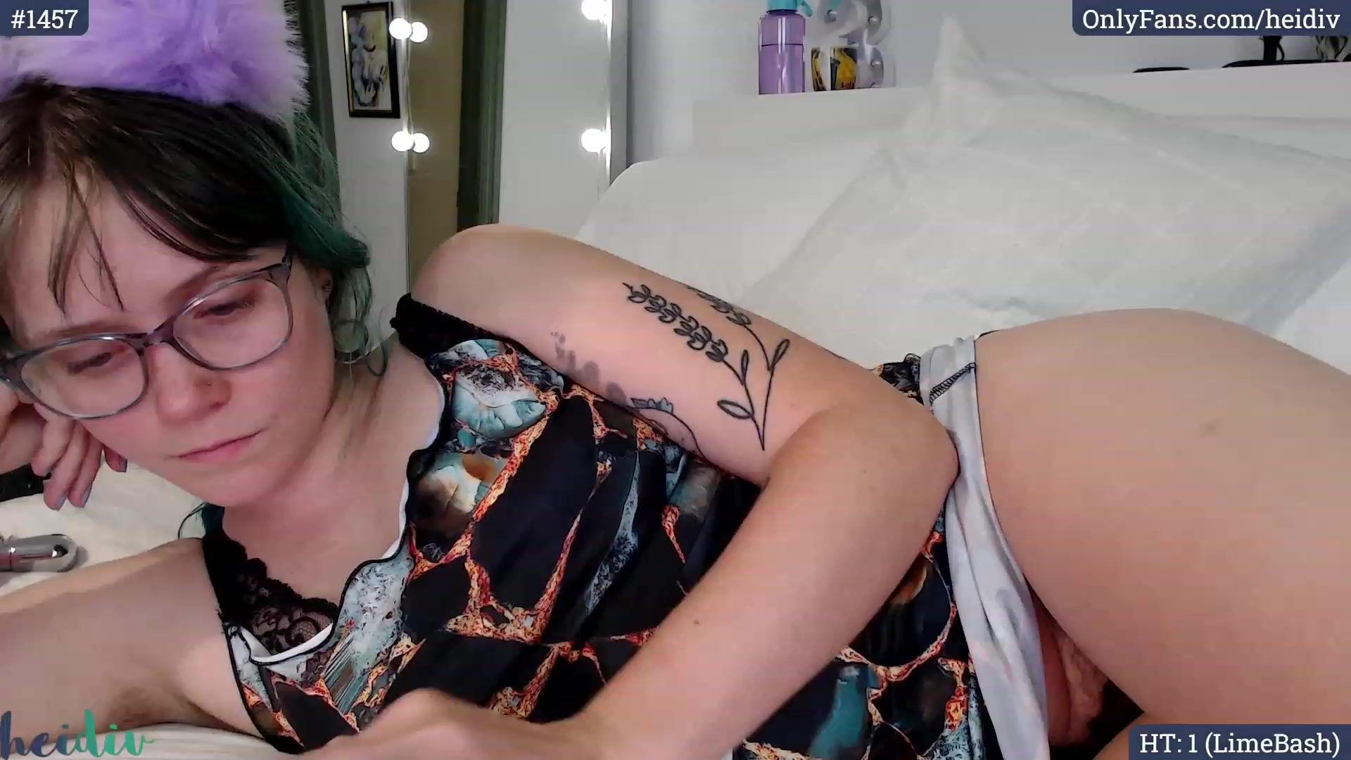 Gallery image thumbnail from Heidiv's myfreecams stream on, 11/18/2023, 09:01 image 1 of 20