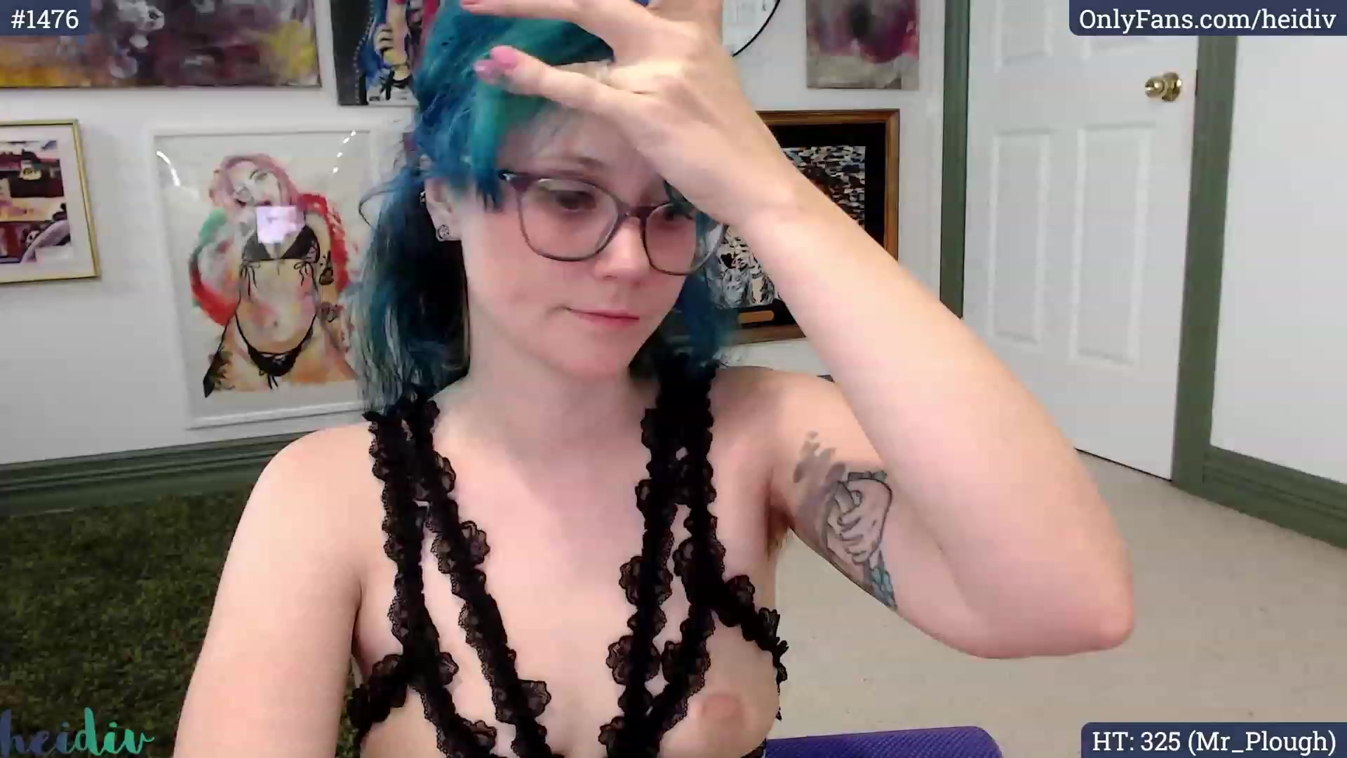 Gallery image thumbnail from Heidiv's myfreecams stream on, 12/15/2023, 10:46 image 13 of 20