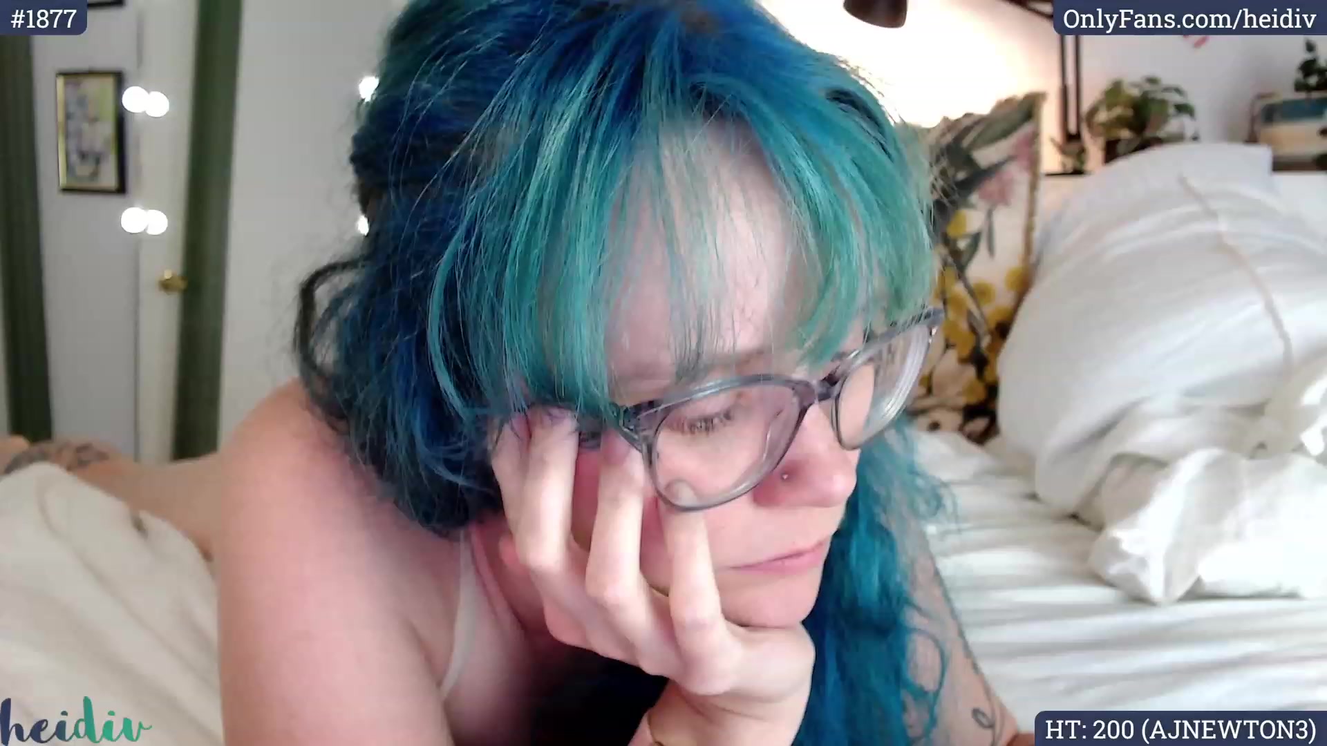 Gallery image thumbnail from Heidiv's myfreecams stream on, 01/08/2024, 09:00 image 16 of 20
