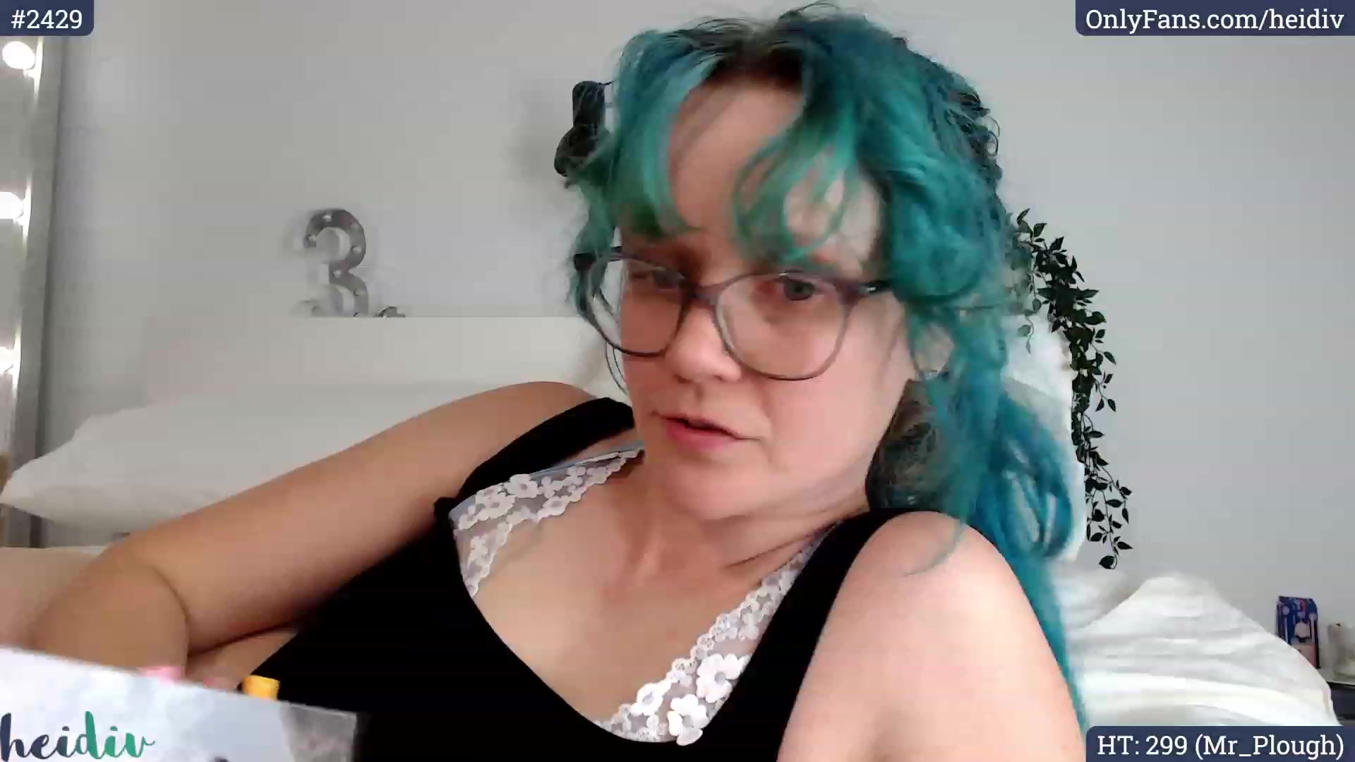 Gallery image thumbnail from Heidiv's myfreecams stream on, 02/10/2024, 09:28 image 6 of 20