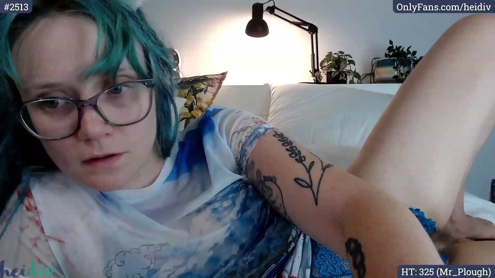 Gallery image thumbnail from Heidiv's myfreecams stream on, 02/17/2024, 09:26 image 16 of 20