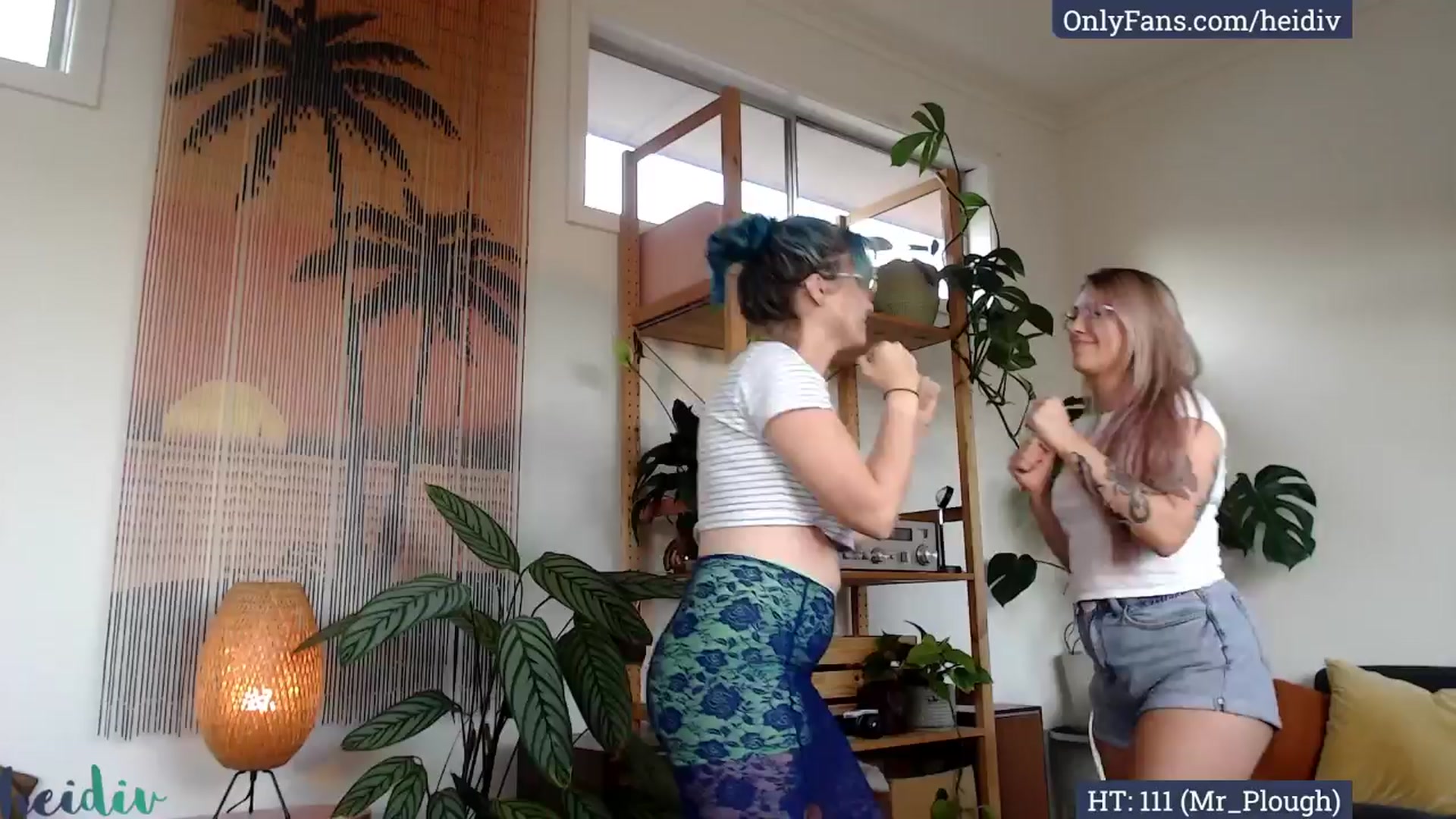 Gallery image thumbnail from Heidiv's myfreecams stream on, 03/29/2024, 07:10 image 11 of 20