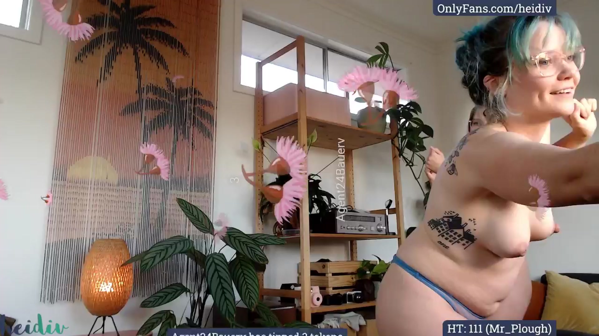 Gallery image thumbnail from Heidiv's myfreecams stream on, 03/29/2024, 07:10 image 16 of 20