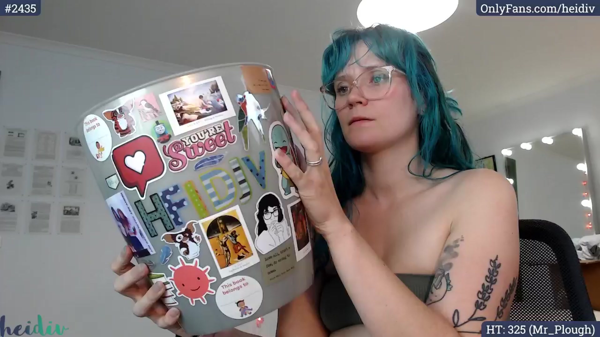 Gallery image thumbnail from Heidiv's myfreecams stream on, 04/05/2024, 10:04 image 19 of 20