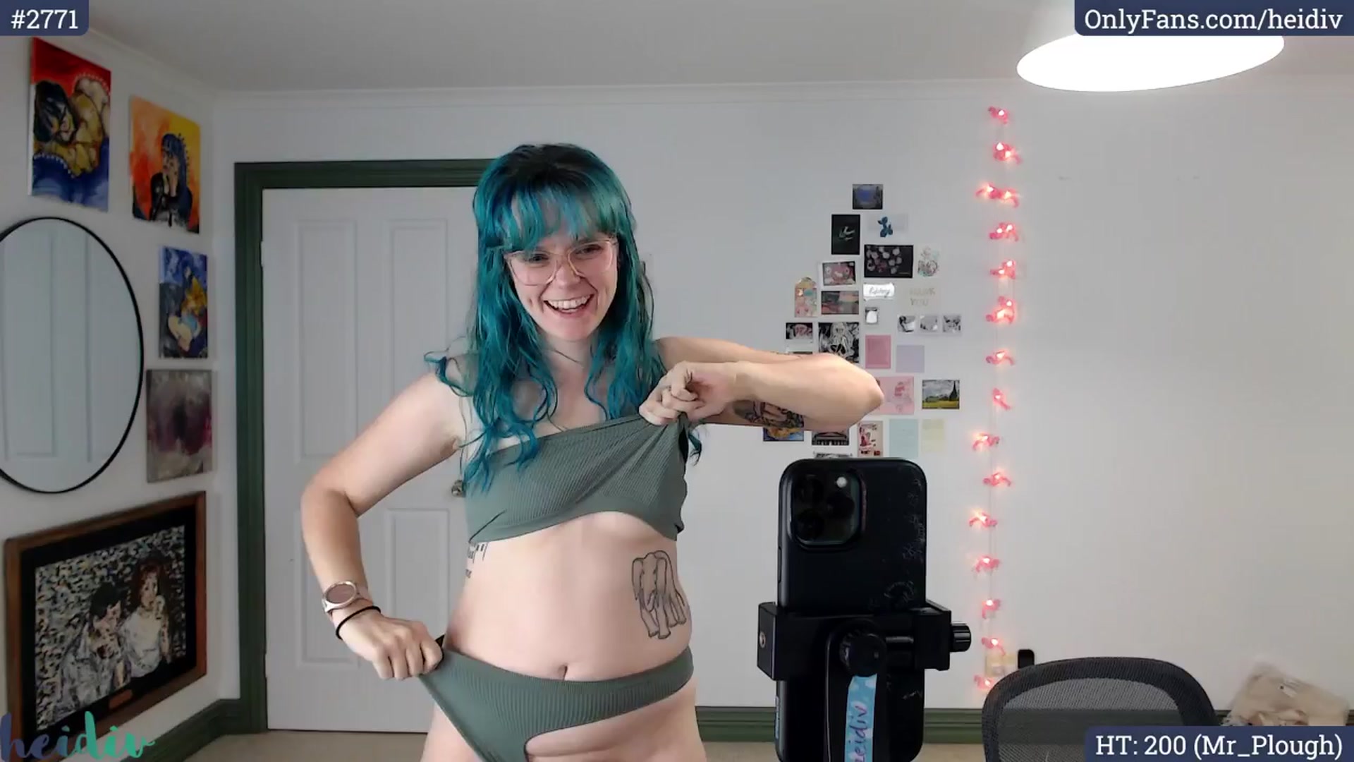 Gallery image thumbnail from Heidiv's myfreecams stream on, 04/05/2024, 10:04 image 16 of 20