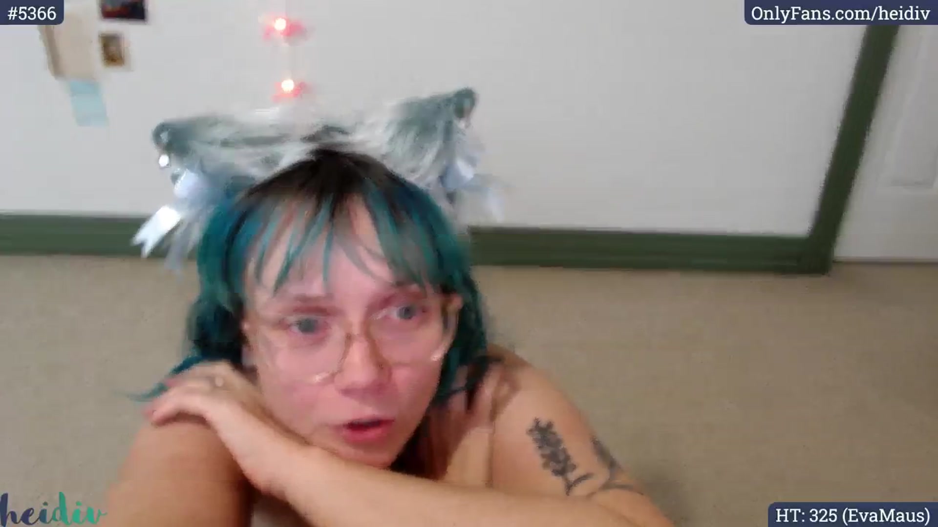 Gallery image thumbnail from Heidiv's myfreecams stream on, 04/27/2024, 11:29 image 10 of 20