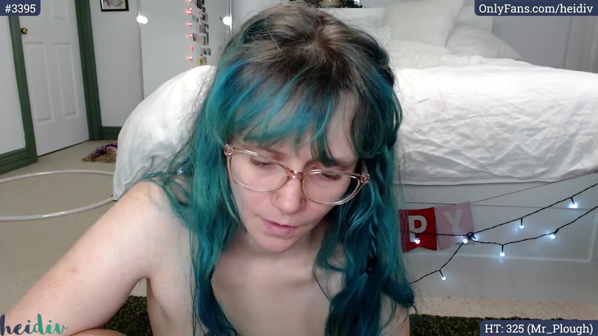 Gallery image thumbnail from Heidiv's myfreecams stream on, 05/10/2024, 12:10 image 17 of 20