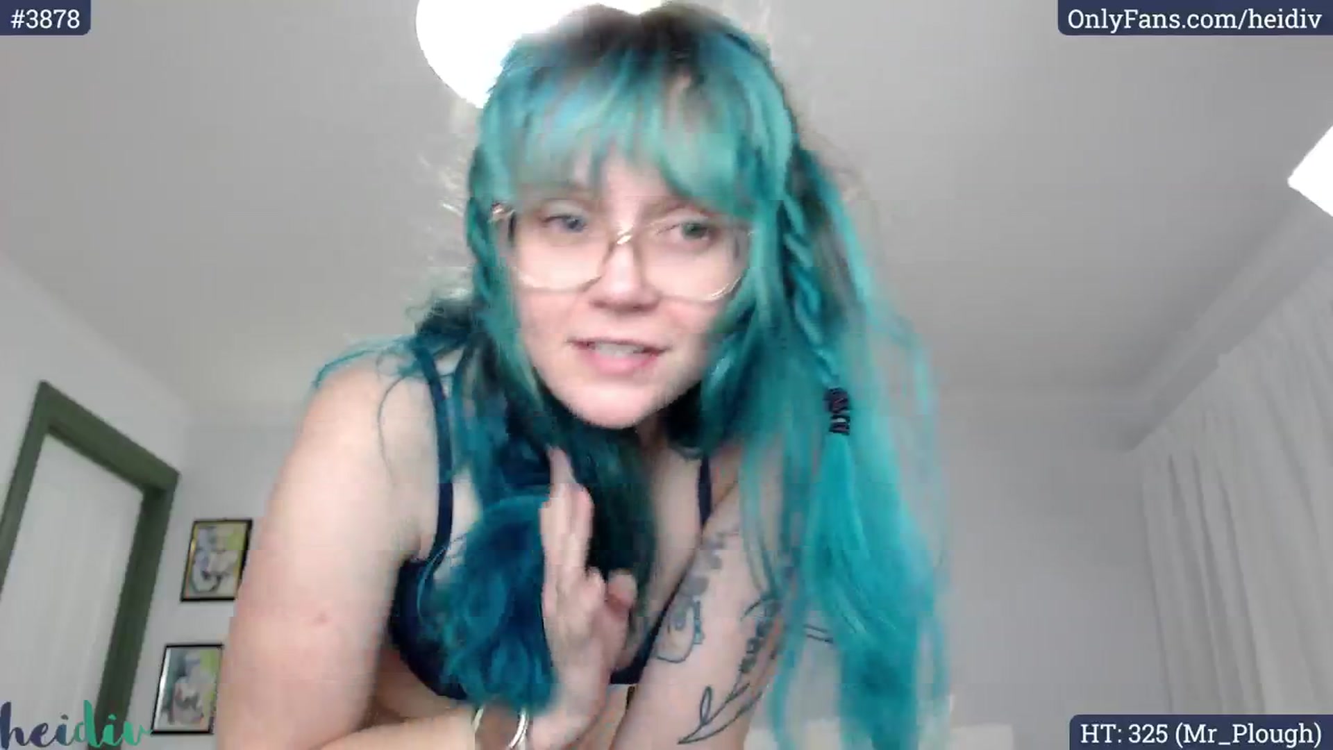 Gallery image thumbnail from Heidiv's myfreecams stream on, 05/10/2024, 12:10 image 12 of 20