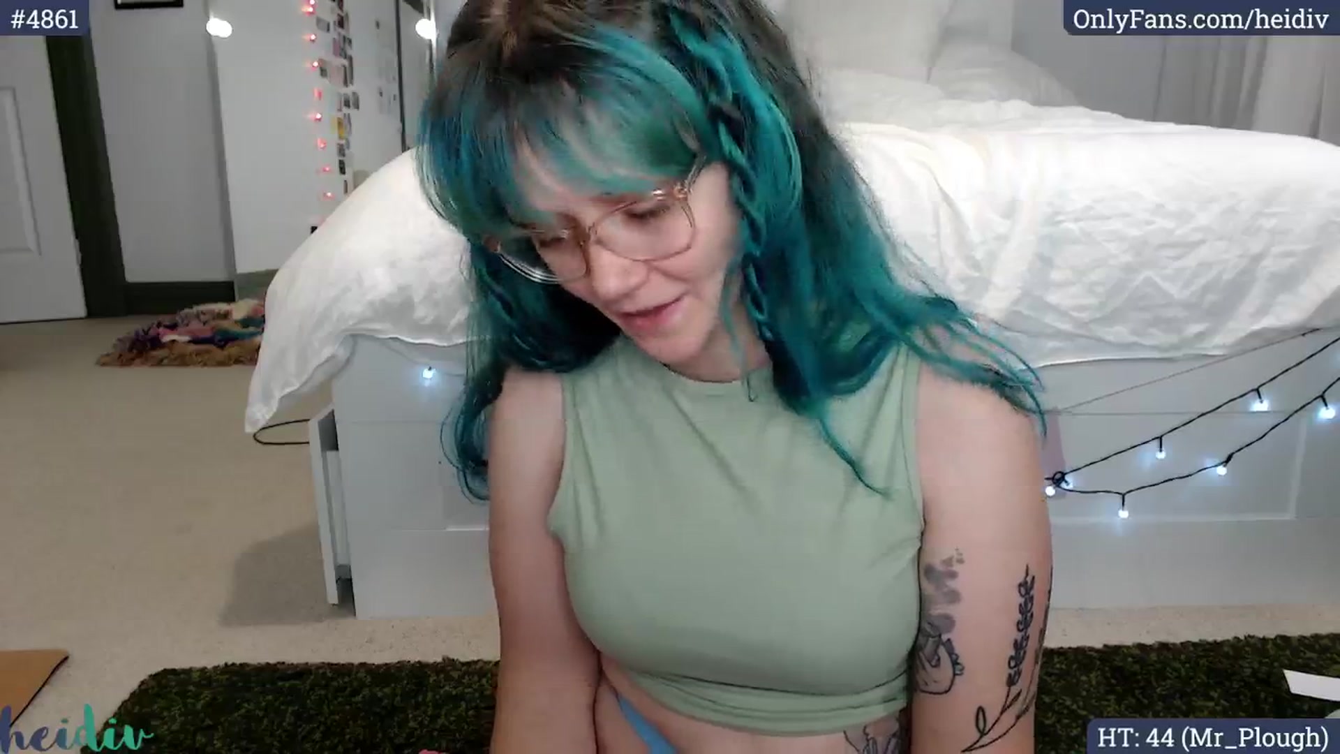 Gallery image thumbnail from Heidiv's myfreecams stream on, 05/10/2024, 12:10 image 3 of 20