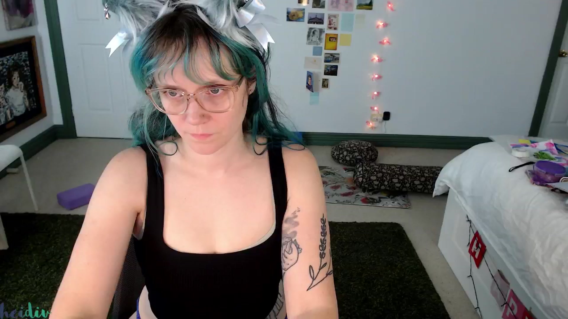 Gallery image thumbnail from Heidiv's myfreecams stream on, 05/17/2024, 08:50 image 8 of 20