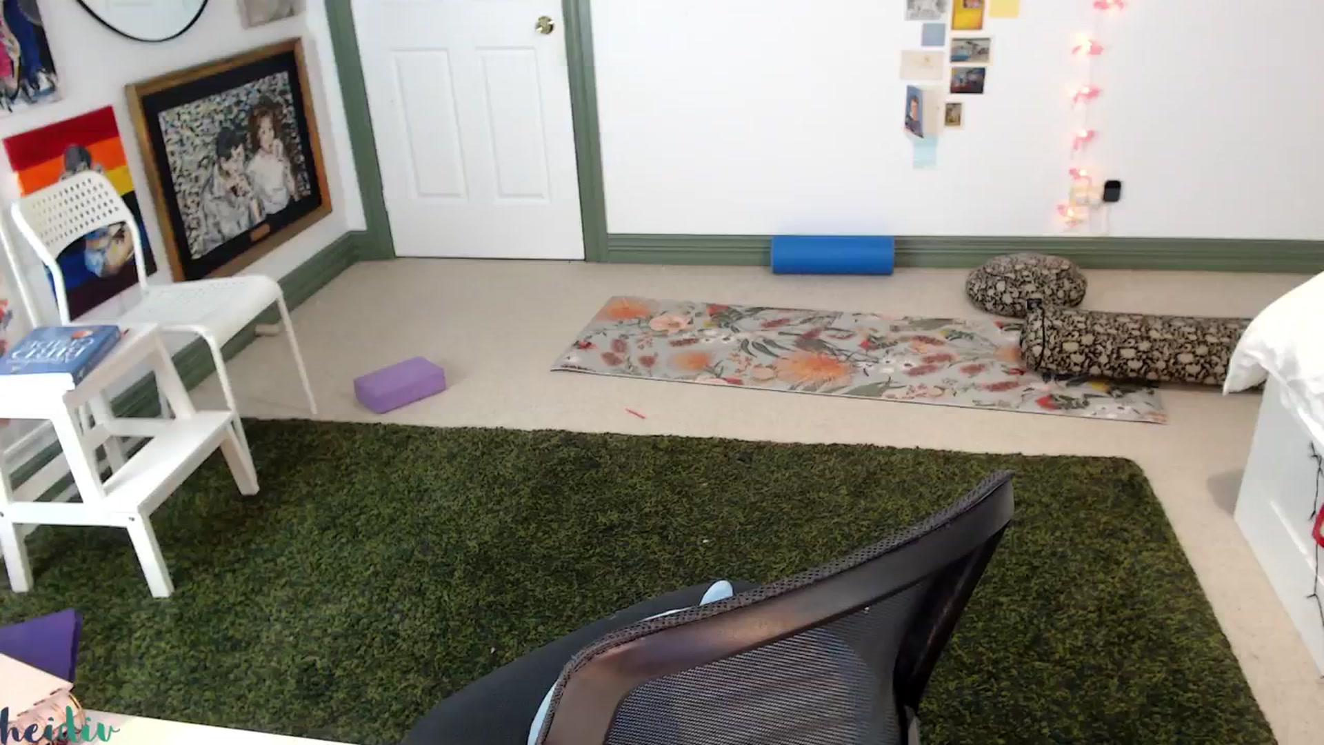 Gallery image thumbnail from Heidiv's myfreecams stream on, 05/17/2024, 08:50 image 20 of 20