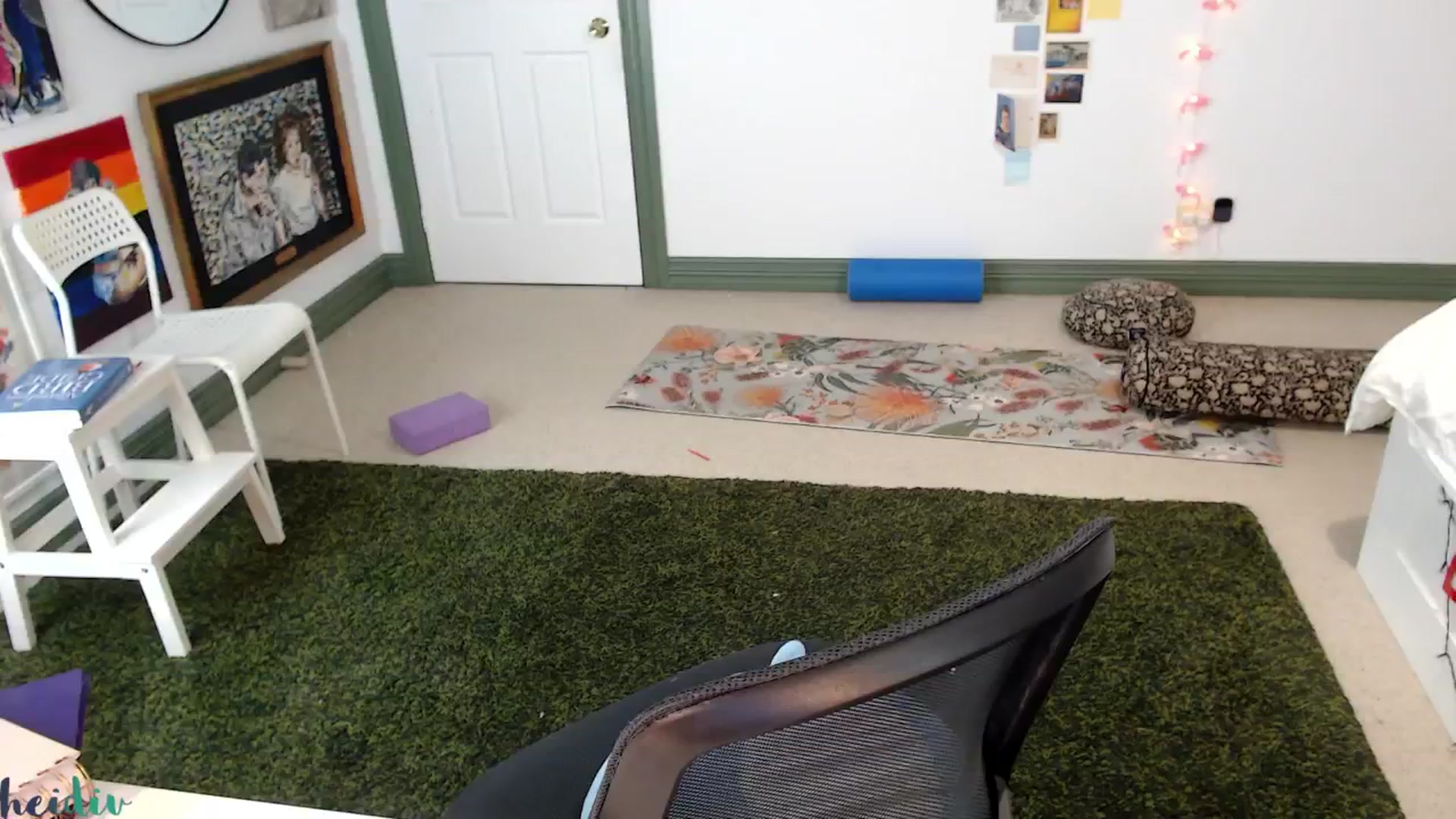 Gallery image thumbnail from Heidiv's myfreecams stream on, 05/17/2024, 08:50 image 19 of 20