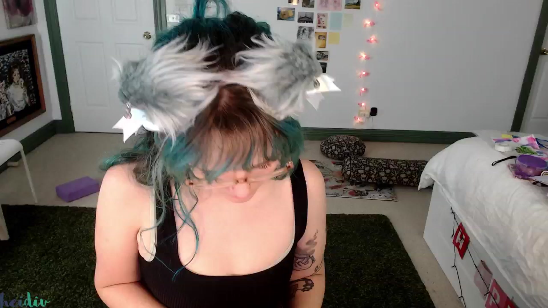 Gallery image thumbnail from Heidiv's myfreecams stream on, 05/17/2024, 08:50 image 1 of 20