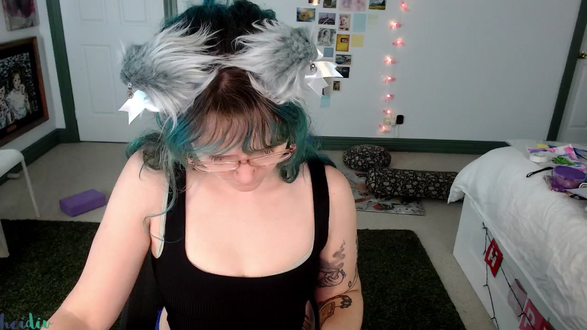 Gallery image thumbnail from Heidiv's myfreecams stream on, 05/17/2024, 08:50 image 3 of 20
