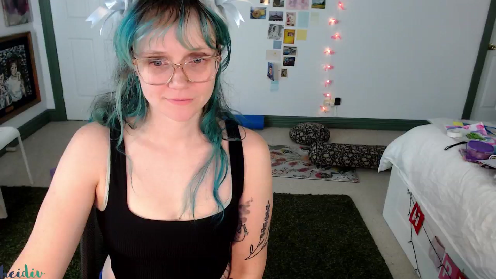 Gallery image thumbnail from Heidiv's myfreecams stream on, 05/17/2024, 08:50 image 6 of 20