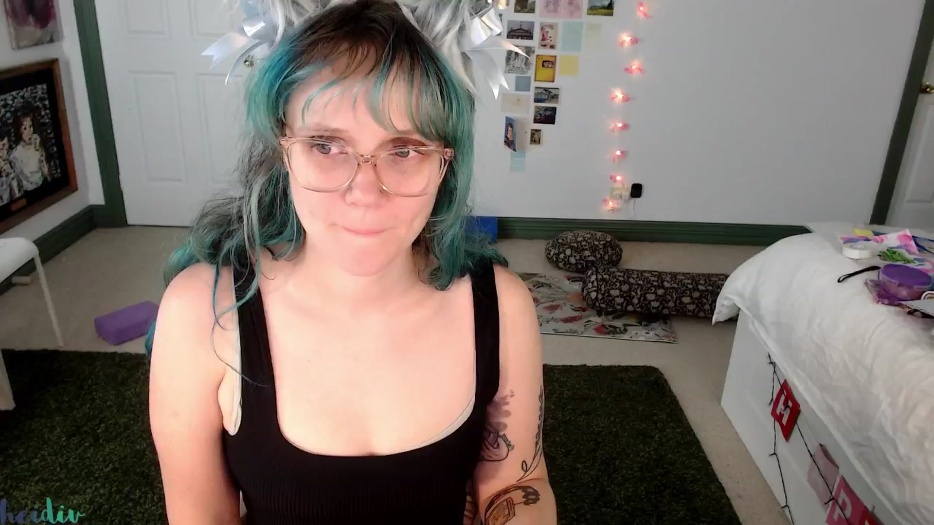 Gallery image thumbnail from Heidiv's myfreecams stream on, 05/17/2024, 08:50 image 2 of 20