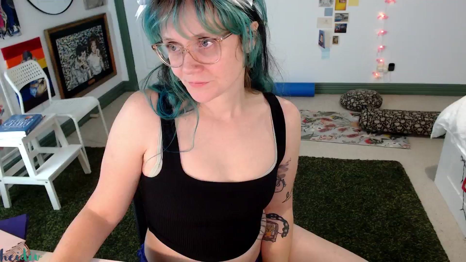 Gallery image thumbnail from Heidiv's myfreecams stream on, 05/17/2024, 08:50 image 15 of 20