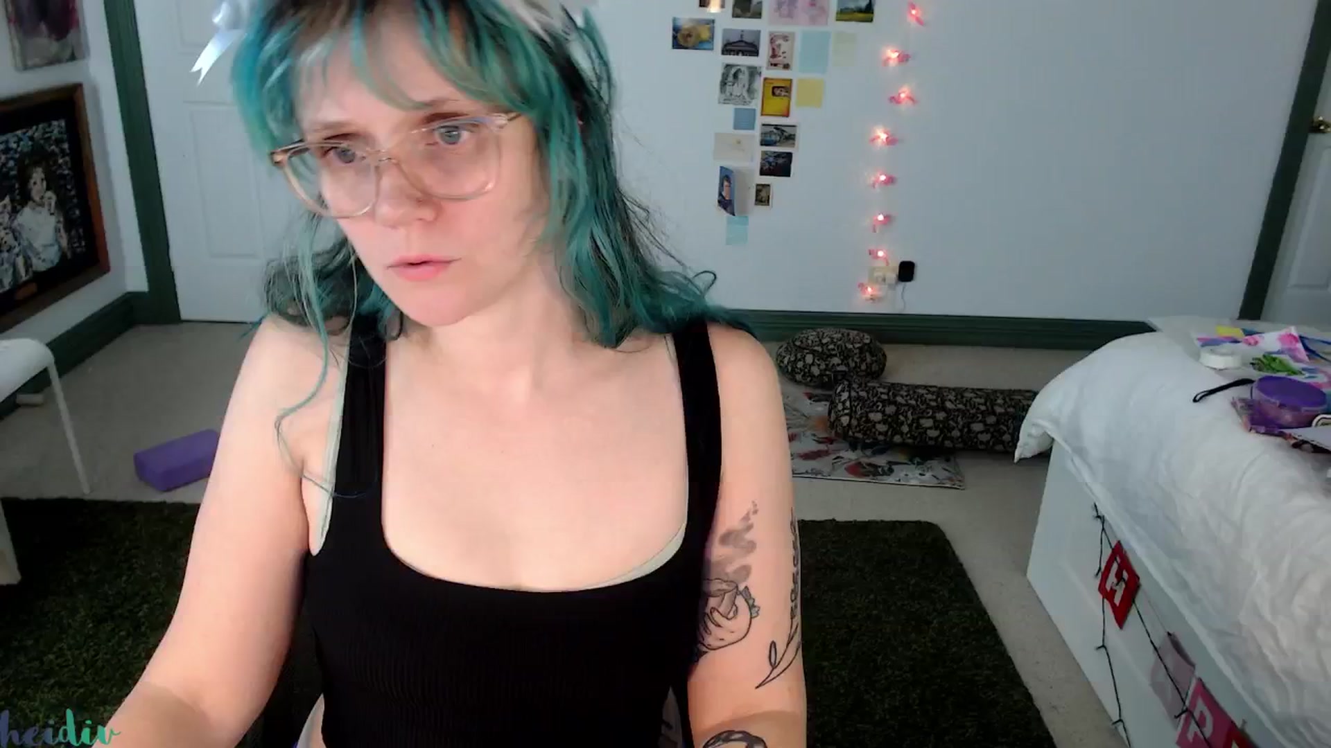 Gallery image thumbnail from Heidiv's myfreecams stream on, 05/17/2024, 08:50 image 5 of 20