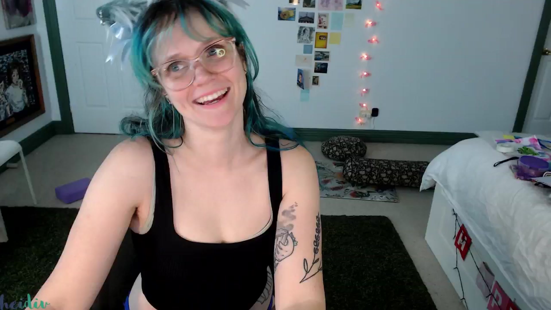 Gallery image thumbnail from Heidiv's myfreecams stream on, 05/17/2024, 08:50 image 7 of 20