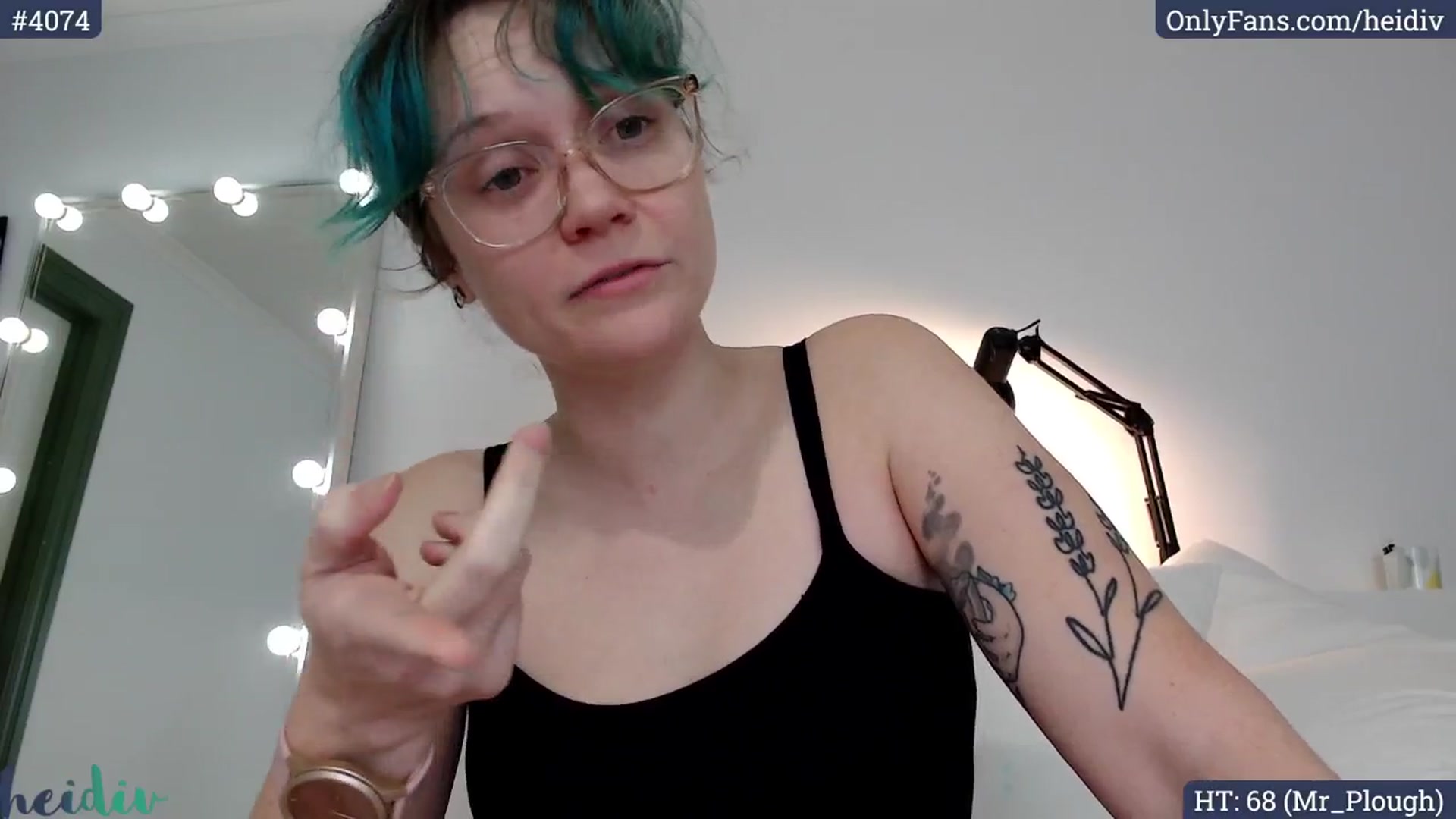 Gallery image thumbnail from Heidiv's myfreecams stream on, 07/06/2024, 10:05 image 10 of 20