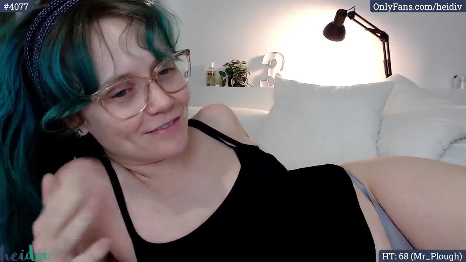 Gallery image thumbnail from Heidiv's myfreecams stream on, 07/06/2024, 10:05 image 12 of 20