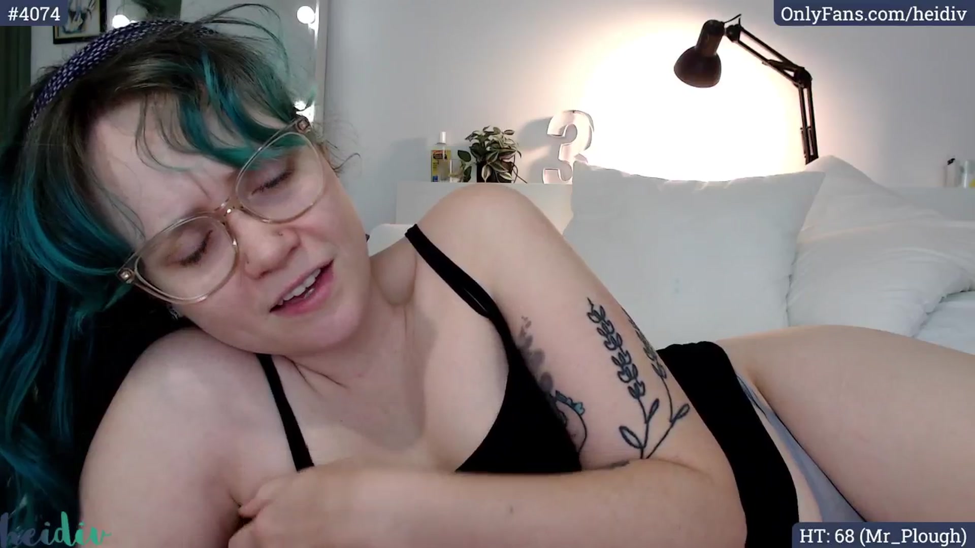 Gallery image thumbnail from Heidiv's myfreecams stream on, 07/06/2024, 10:05 image 11 of 20