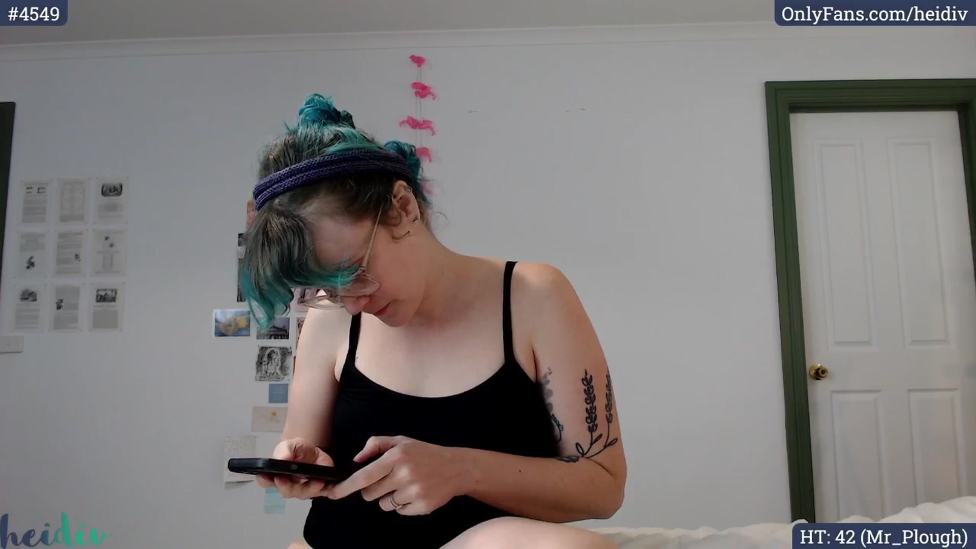 Gallery image thumbnail from Heidiv's myfreecams stream on, 07/06/2024, 10:05 image 4 of 20