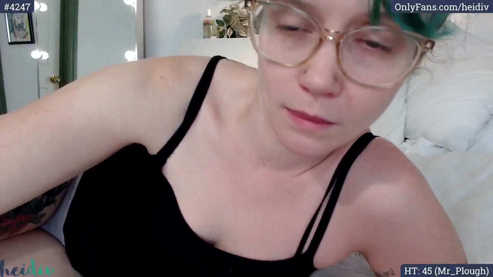 Gallery image thumbnail from Heidiv's myfreecams stream on, 07/06/2024, 10:05 image 7 of 20