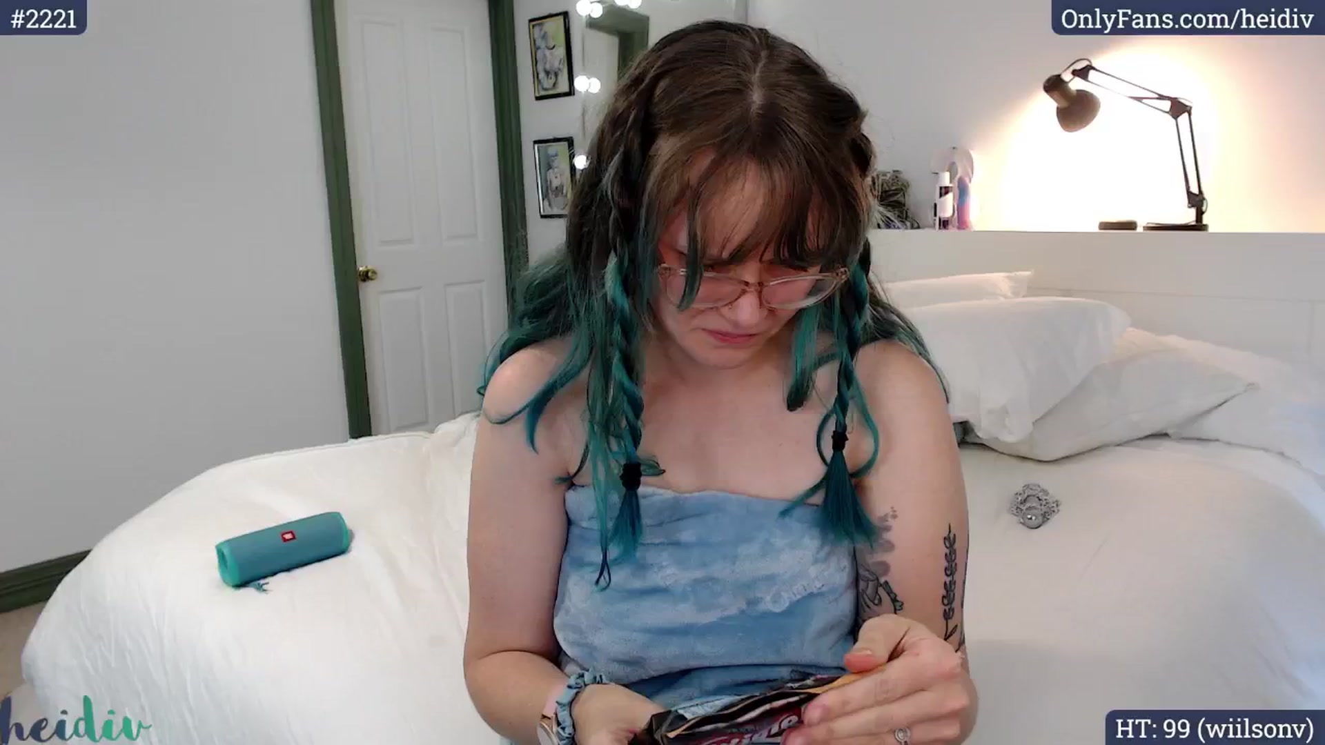 Gallery image thumbnail from Heidiv's myfreecams stream on, 09/23/2024, 01:39 image 12 of 20