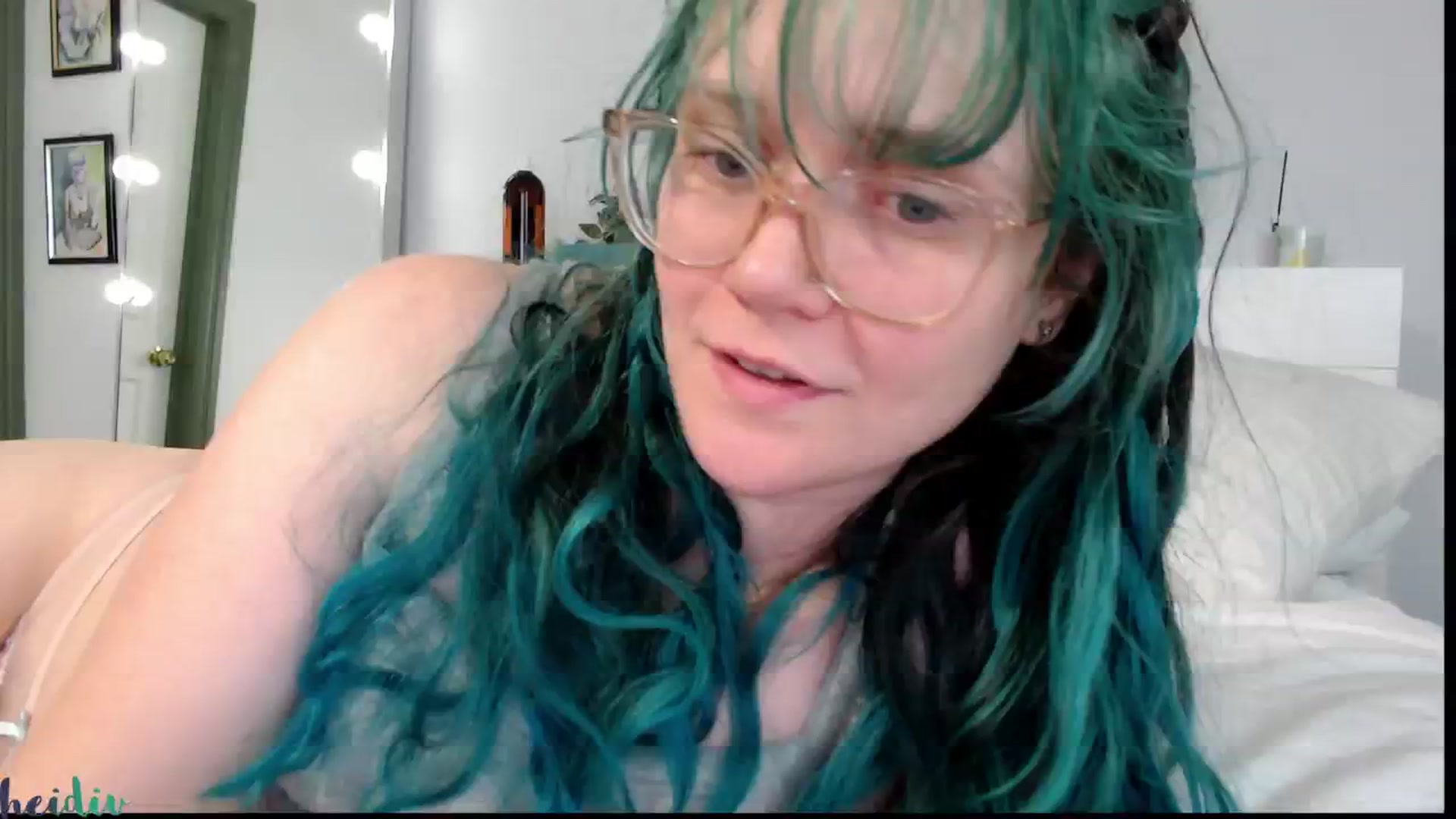 Gallery image thumbnail from Heidiv's myfreecams stream on, 10/25/2024, 11:10 image 1 of 20