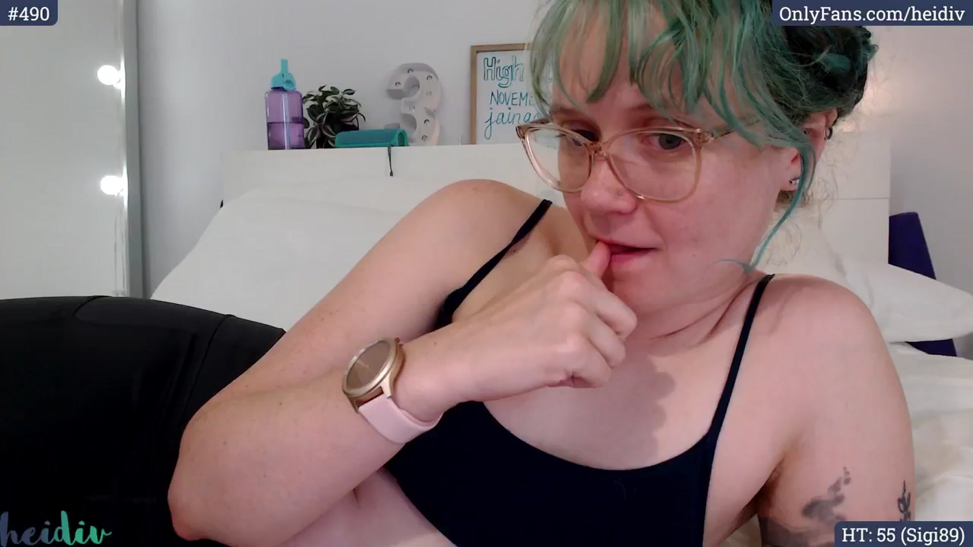 Gallery image thumbnail from Heidiv's myfreecams stream on, 11/11/2024, 01:16 image 18 of 20