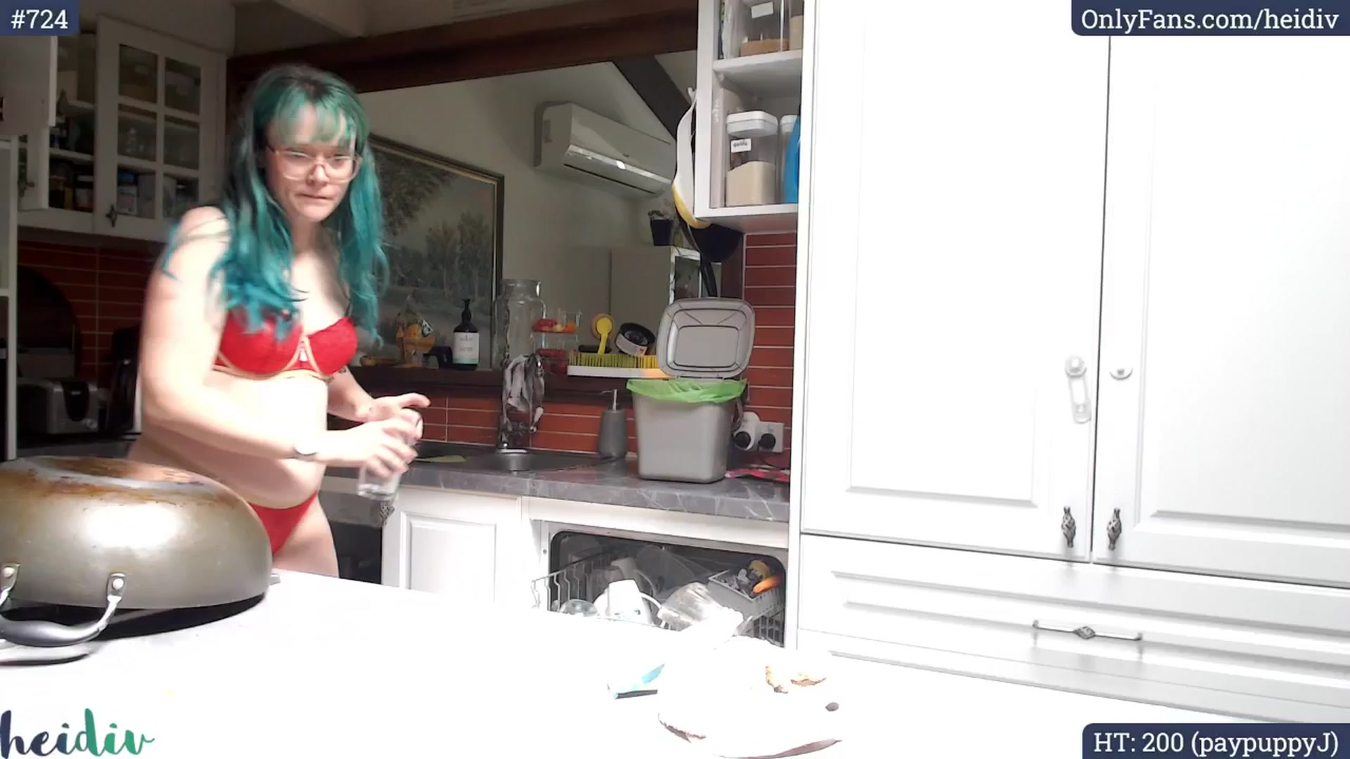 Gallery image thumbnail from Heidiv's myfreecams stream on, 12/05/2024, 01:49 image 17 of 20