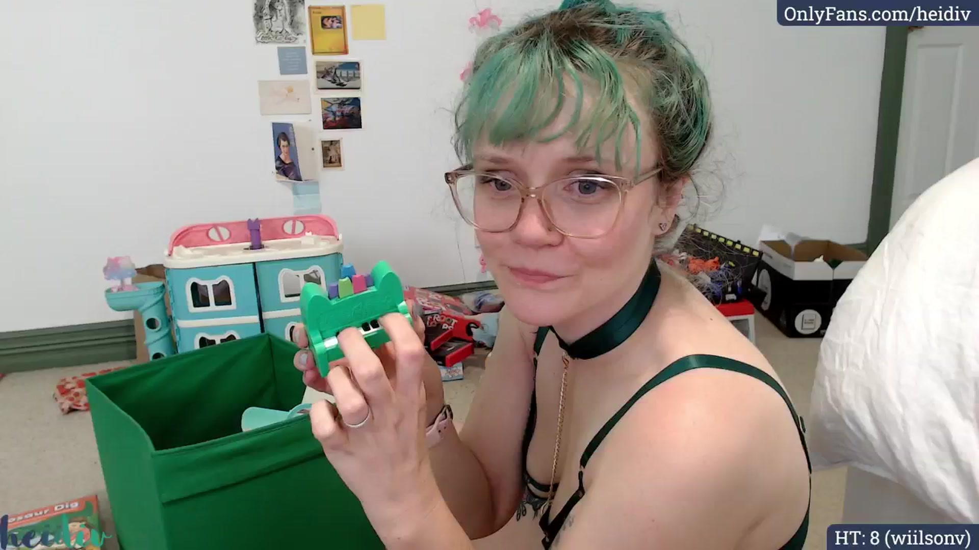 Gallery image thumbnail from Heidiv's myfreecams stream on, 12/19/2024, 01:55 image 8 of 20