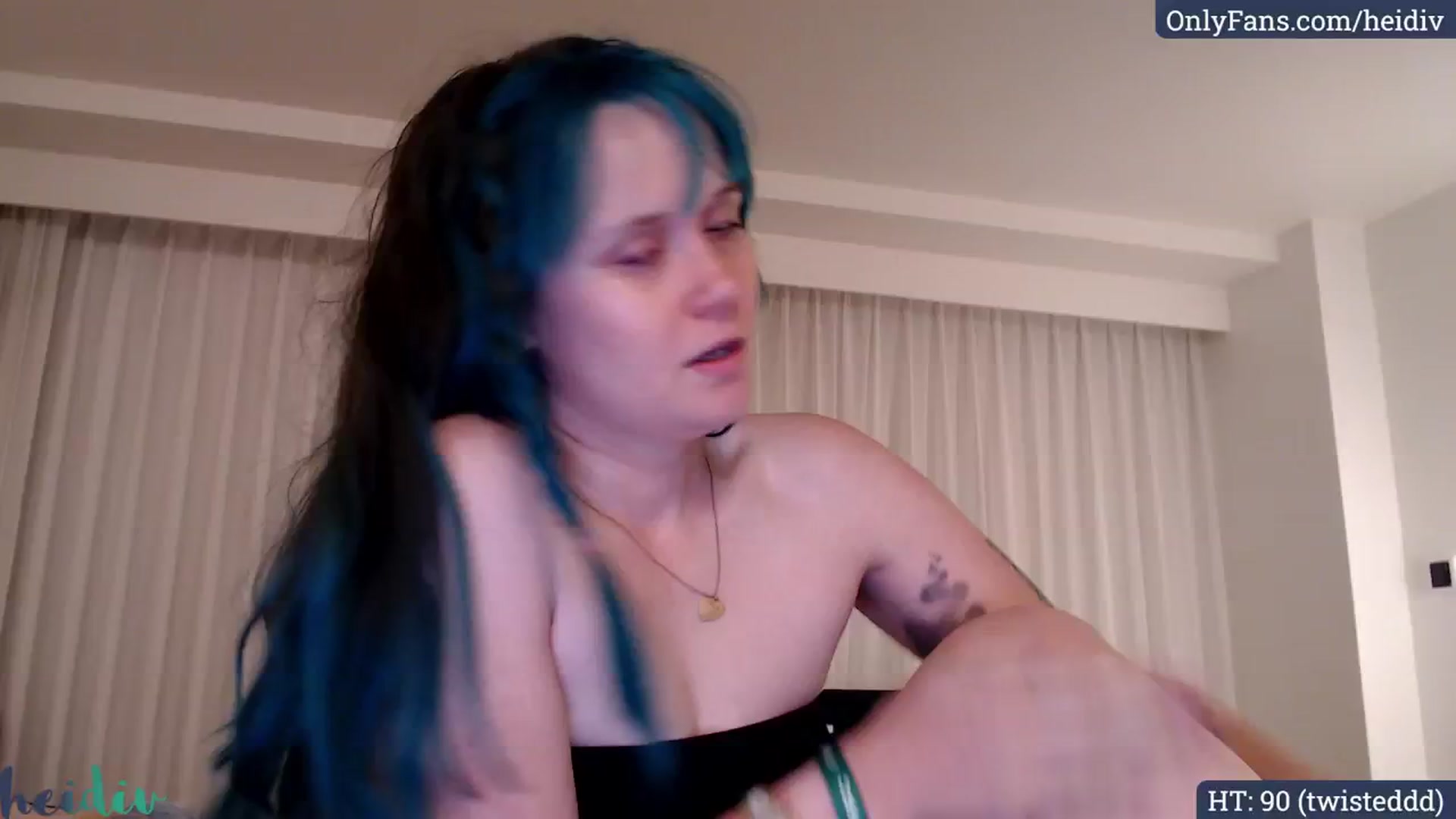 Gallery image thumbnail from Heidiv's myfreecams stream on, 01/24/2025, 08:23 image 18 of 20