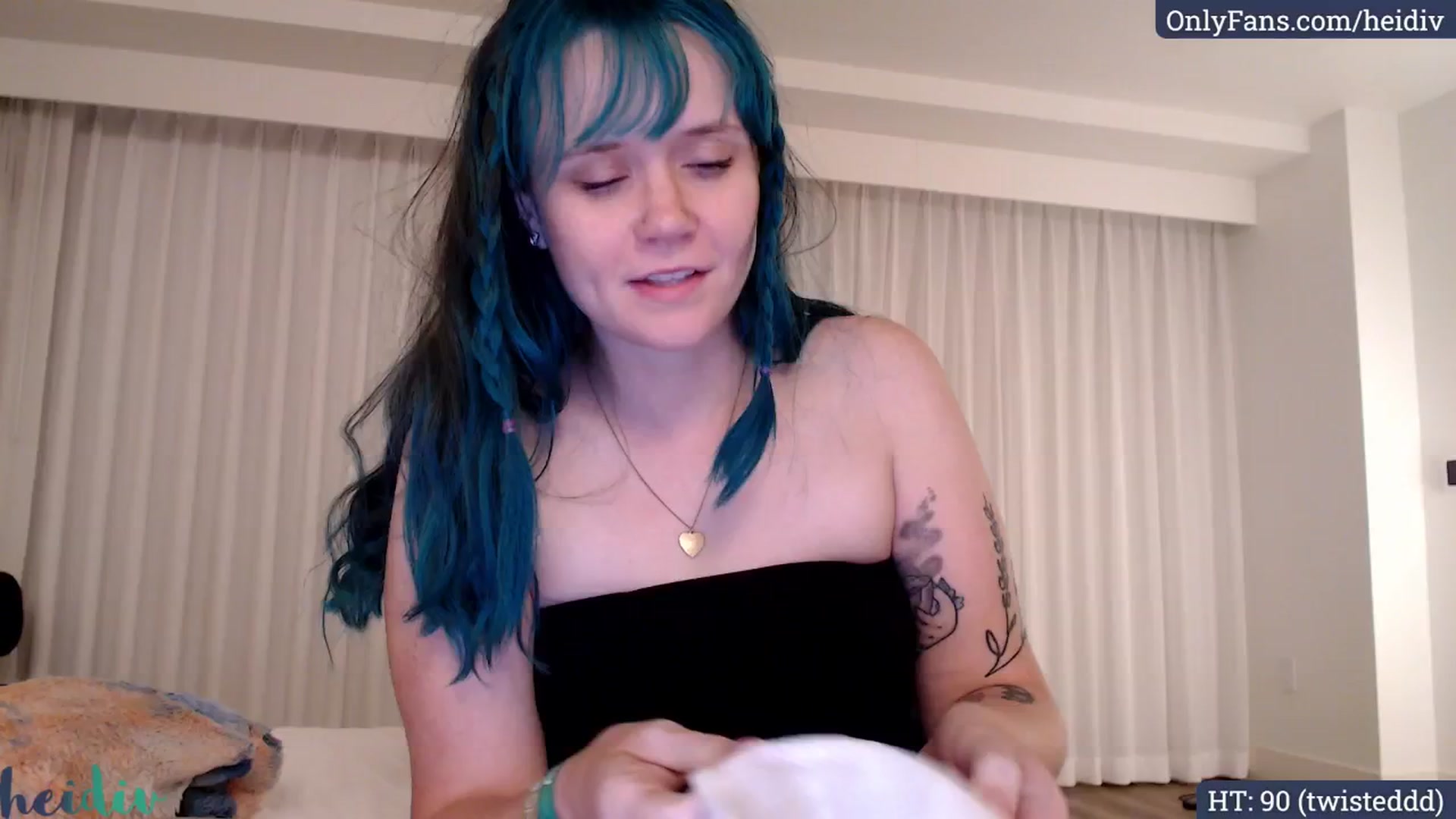 Gallery image thumbnail from Heidiv's myfreecams stream on, 01/24/2025, 08:23 image 16 of 20