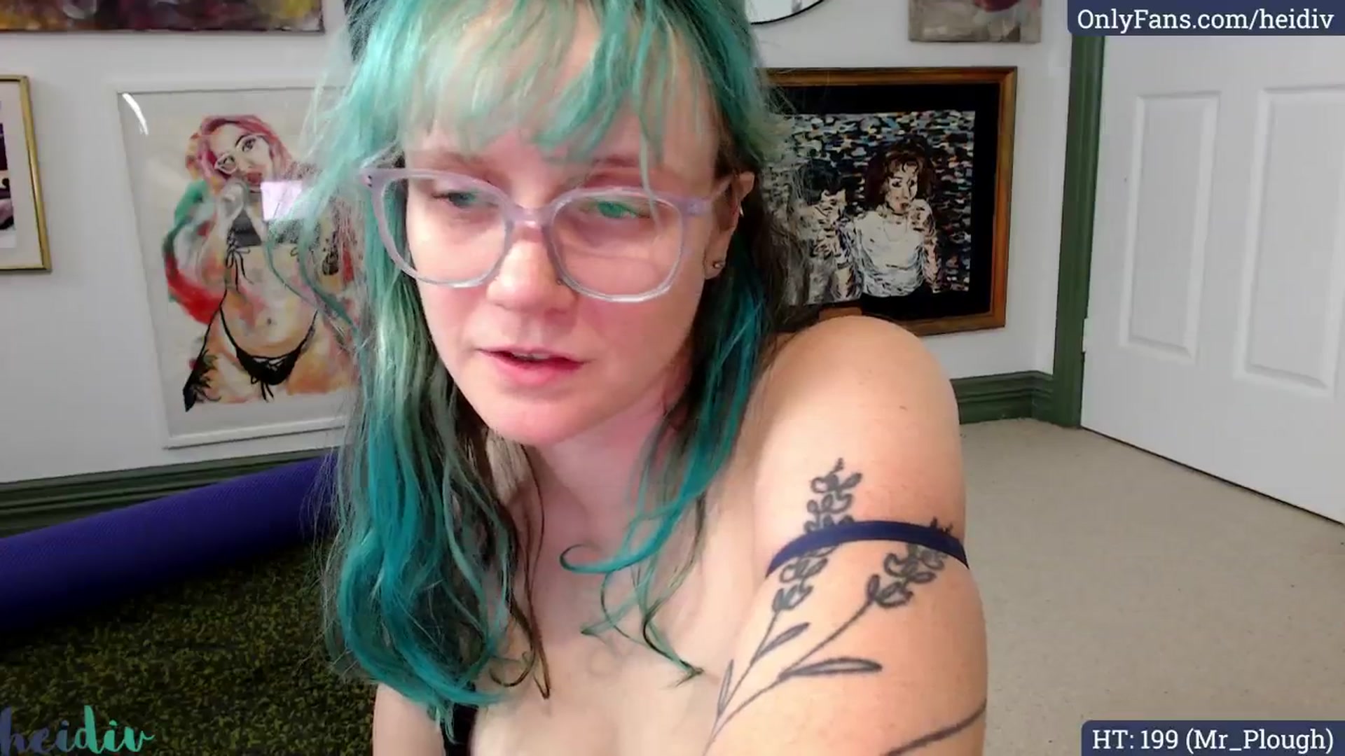 Gallery image thumbnail from Heidiv's myfreecams stream on, 03/28/2025, 09:54 image 9 of 20