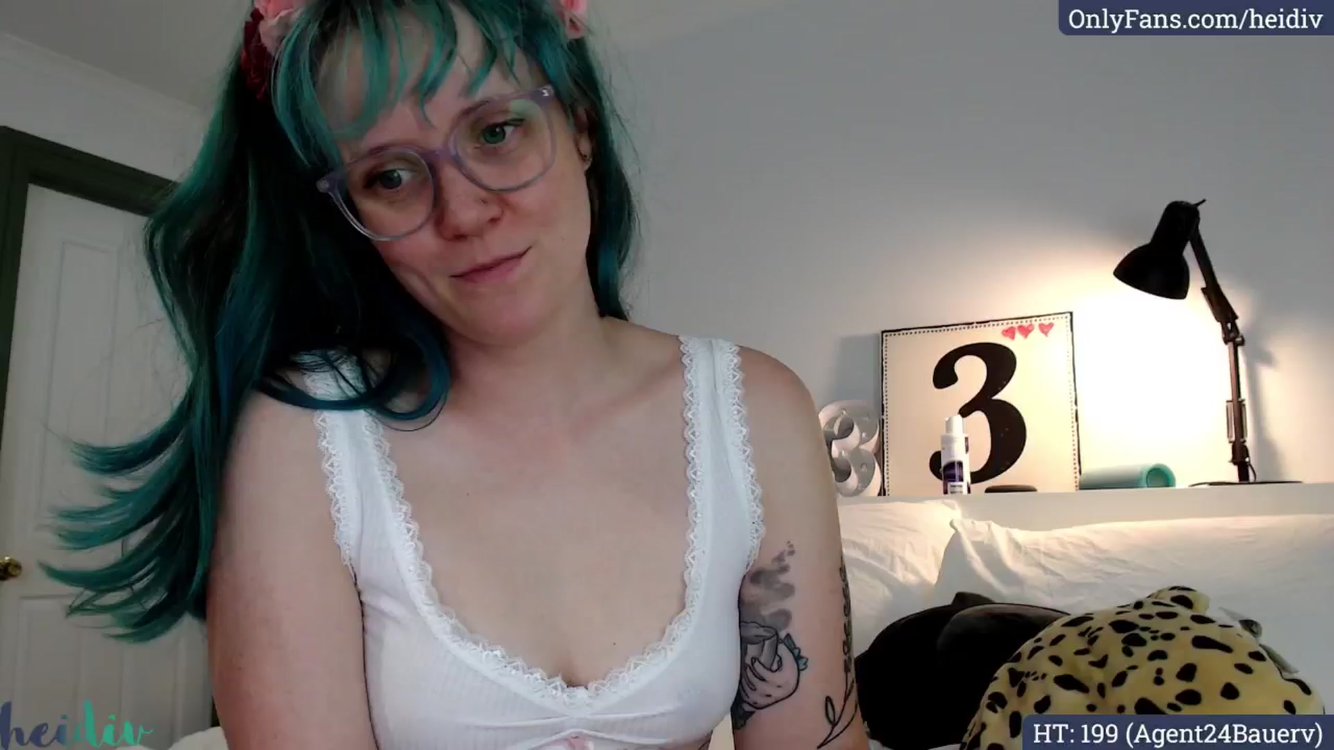 Gallery image thumbnail from Heidiv's myfreecams stream on, 04/28/2025, 03:57 image 1 of 20