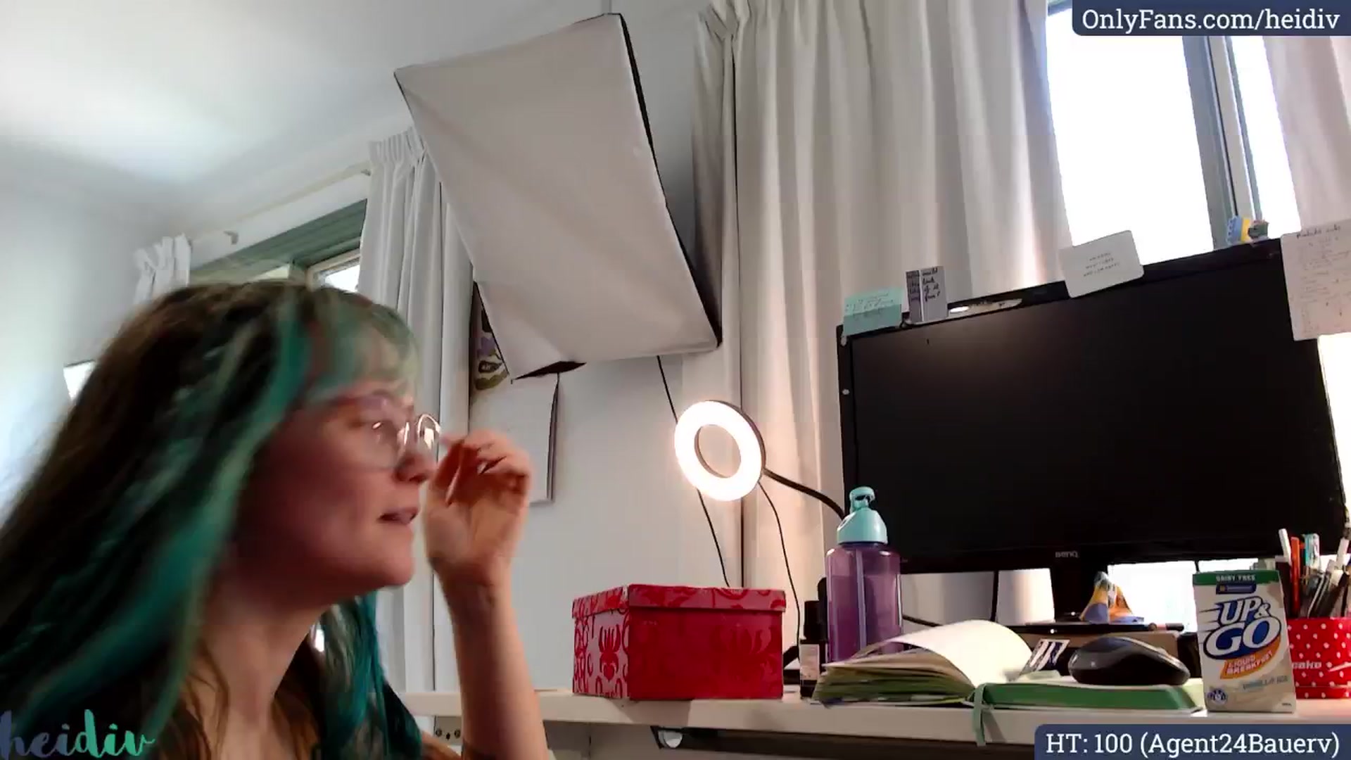 Gallery image thumbnail from Heidiv's myfreecams stream on, 05/19/2025, 06:16 image 2 of 20