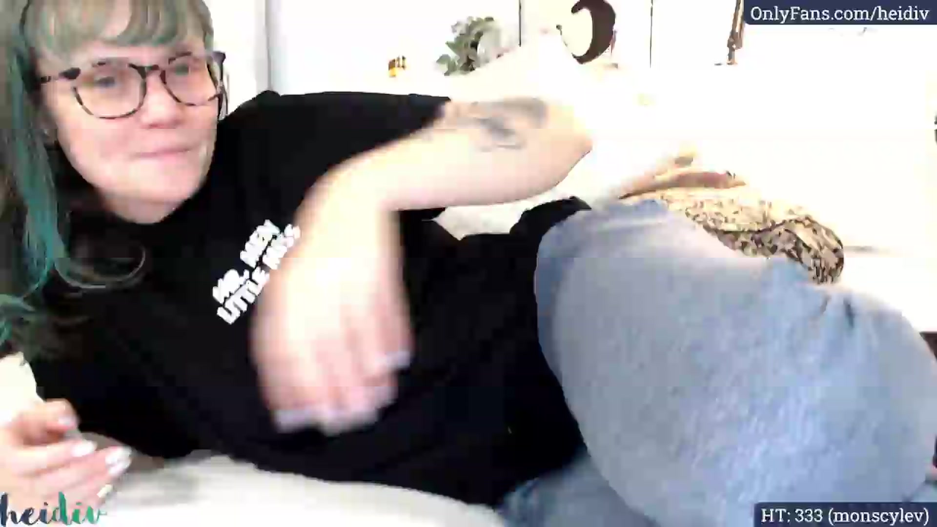 Gallery image thumbnail from Heidiv's myfreecams stream on, 06/03/2026, 11:24 image 2 of 20