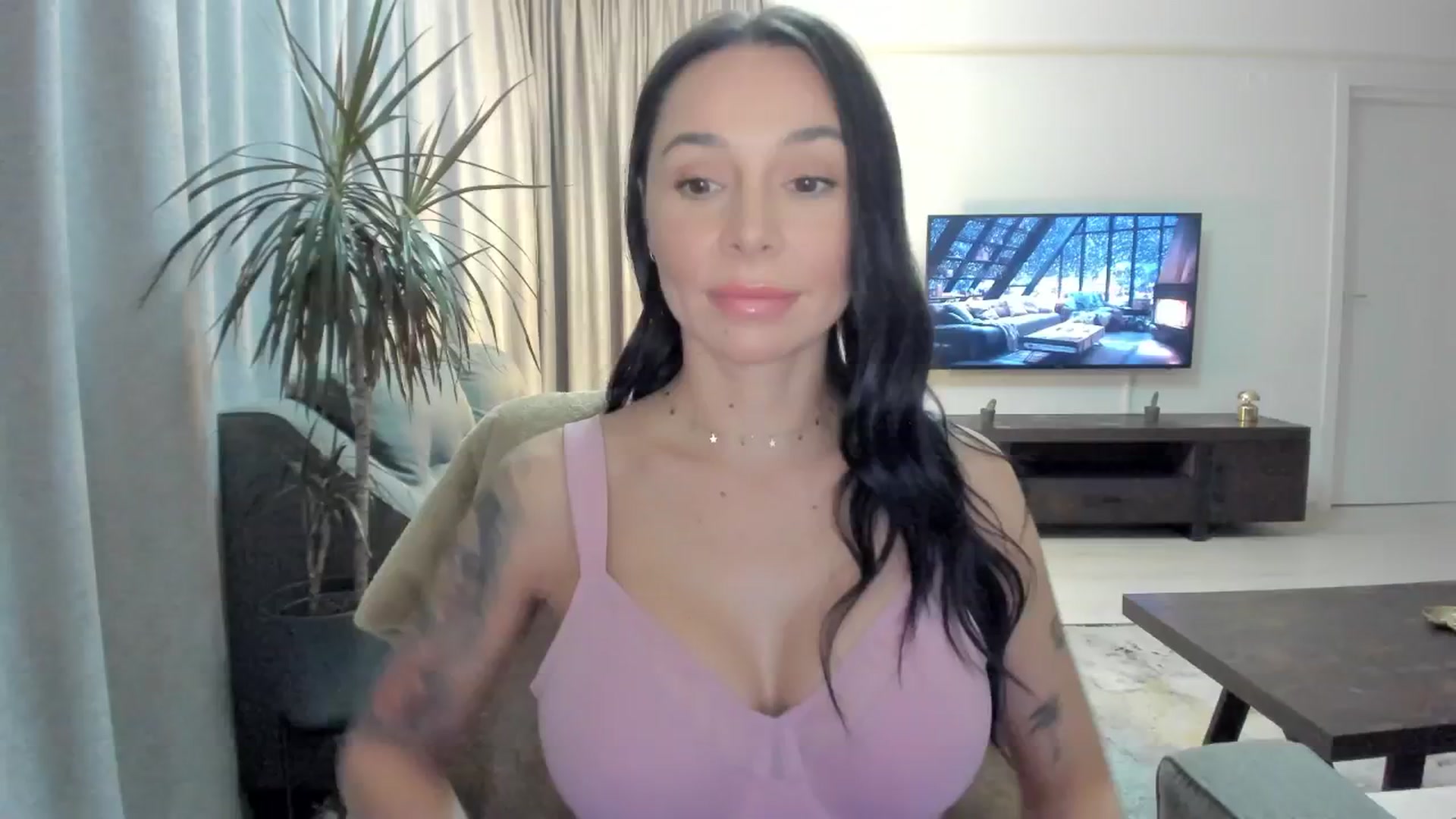 Gallery image thumbnail from Hekate's myfreecams stream on, 11/15/2024, 20:25 image 14 of 20