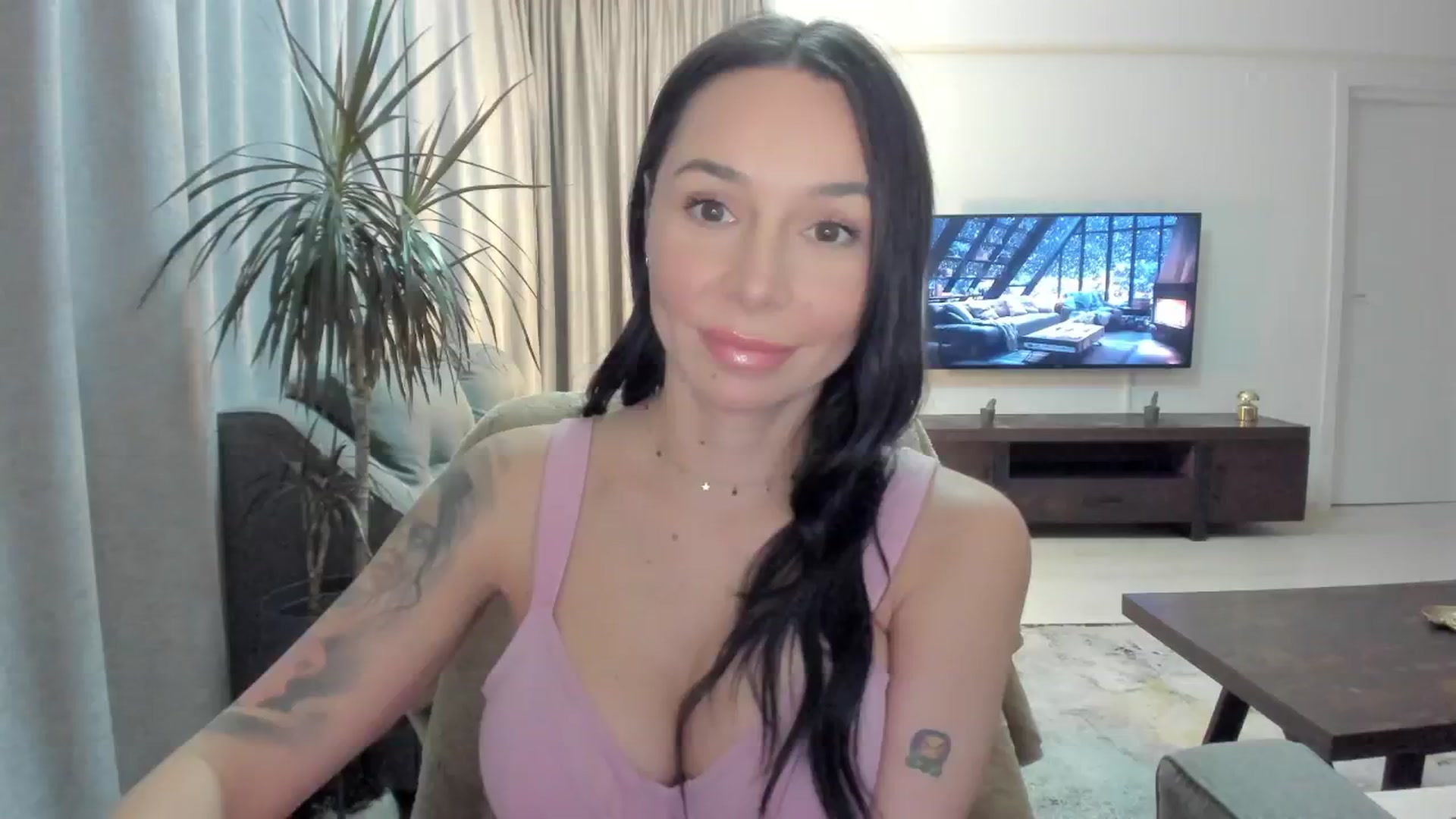 Gallery image thumbnail from Hekate's myfreecams stream on, 11/15/2024, 20:25 image 6 of 20