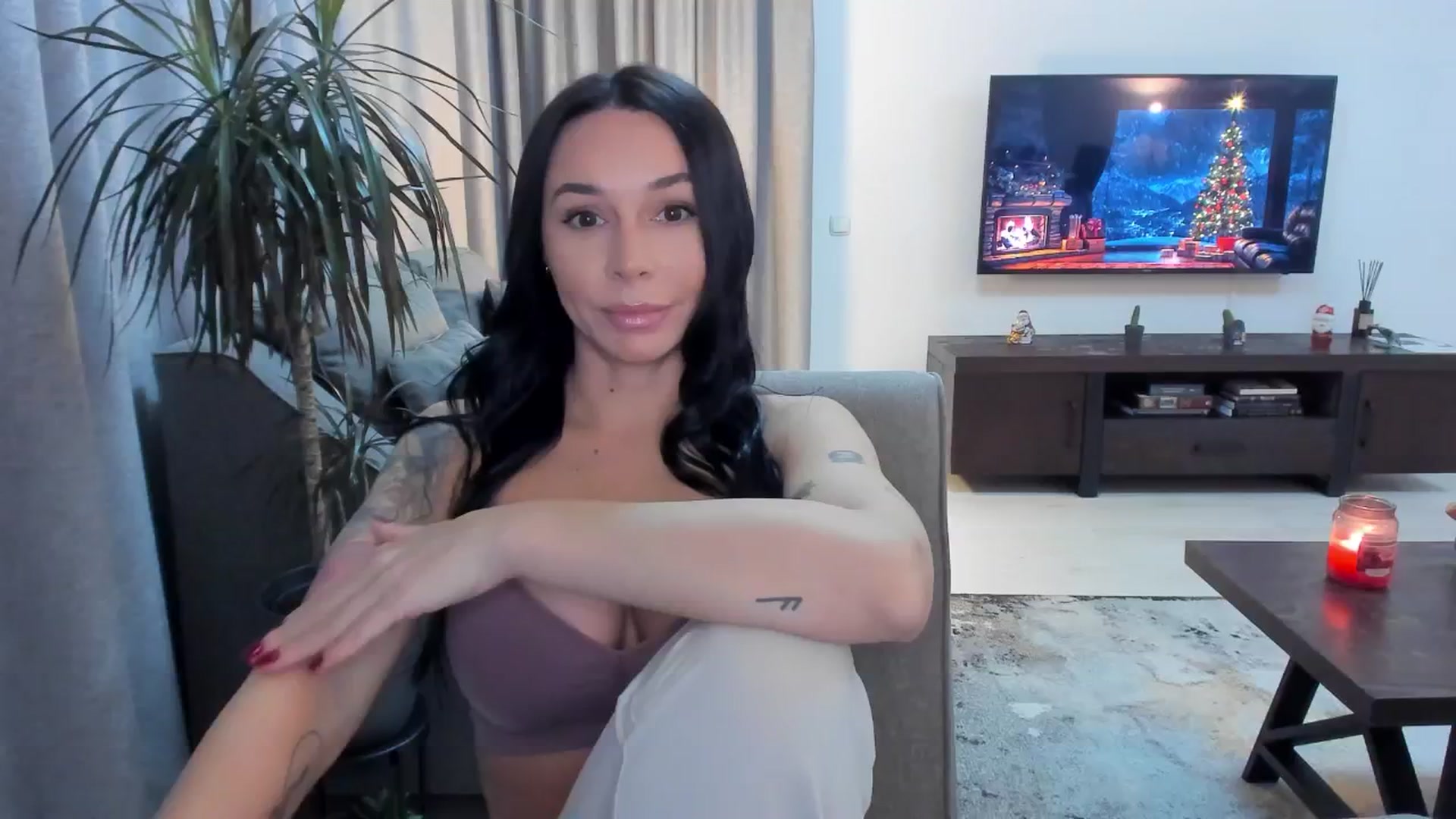Gallery image thumbnail from Hekate's myfreecams stream on, 12/25/2024, 17:34 image 17 of 20