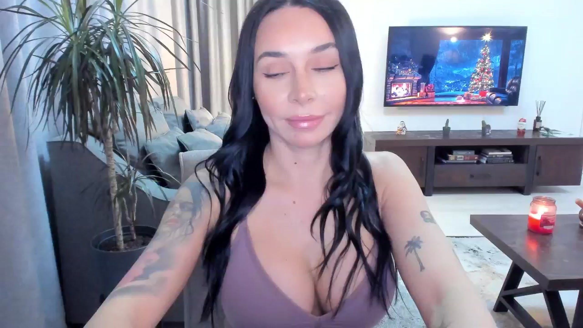 Gallery image thumbnail from Hekate's myfreecams stream on, 12/25/2024, 17:34 image 5 of 20