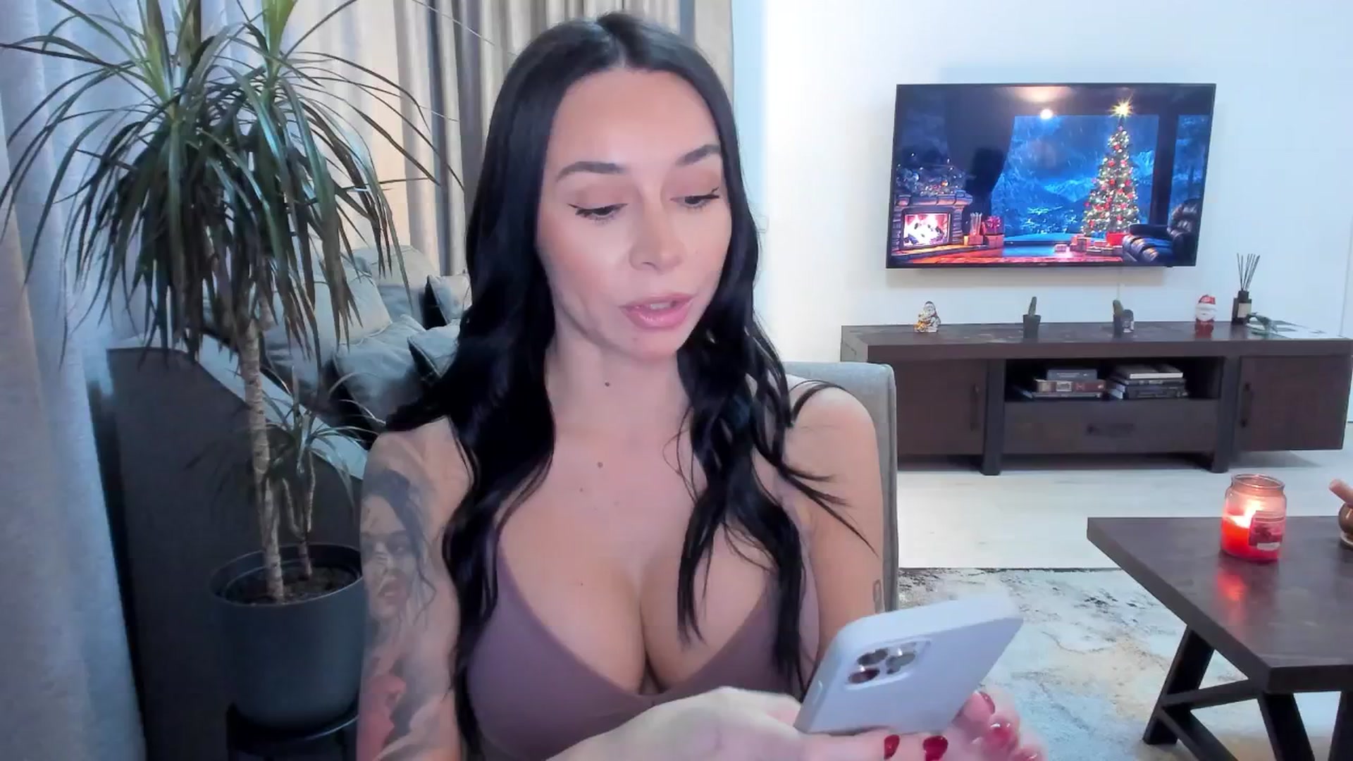 Gallery image thumbnail from Hekate's myfreecams stream on, 12/25/2024, 17:34 image 3 of 20