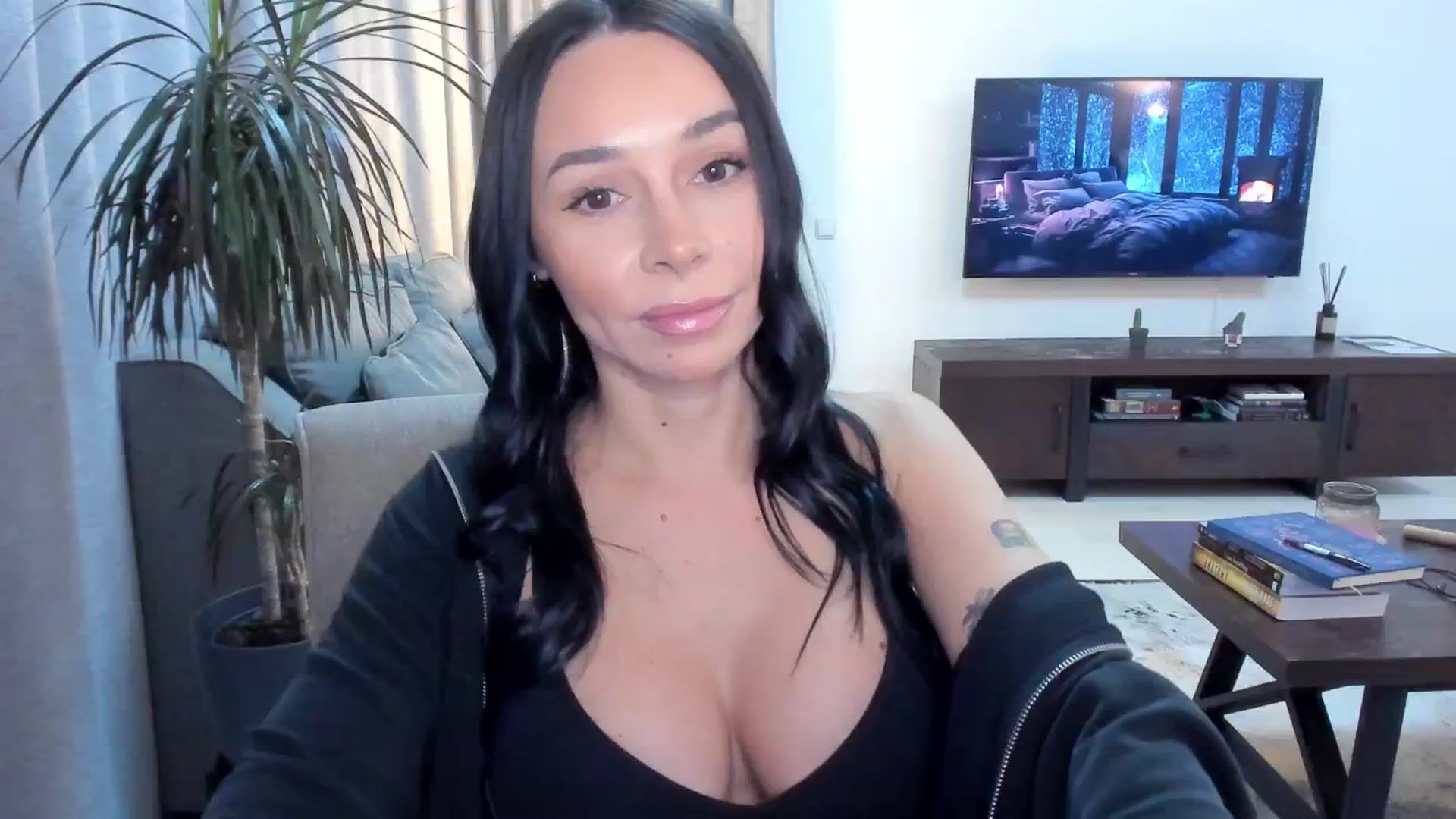 Gallery image thumbnail from Hekate's myfreecams stream on, 01/01/2025, 17:16 image 8 of 20