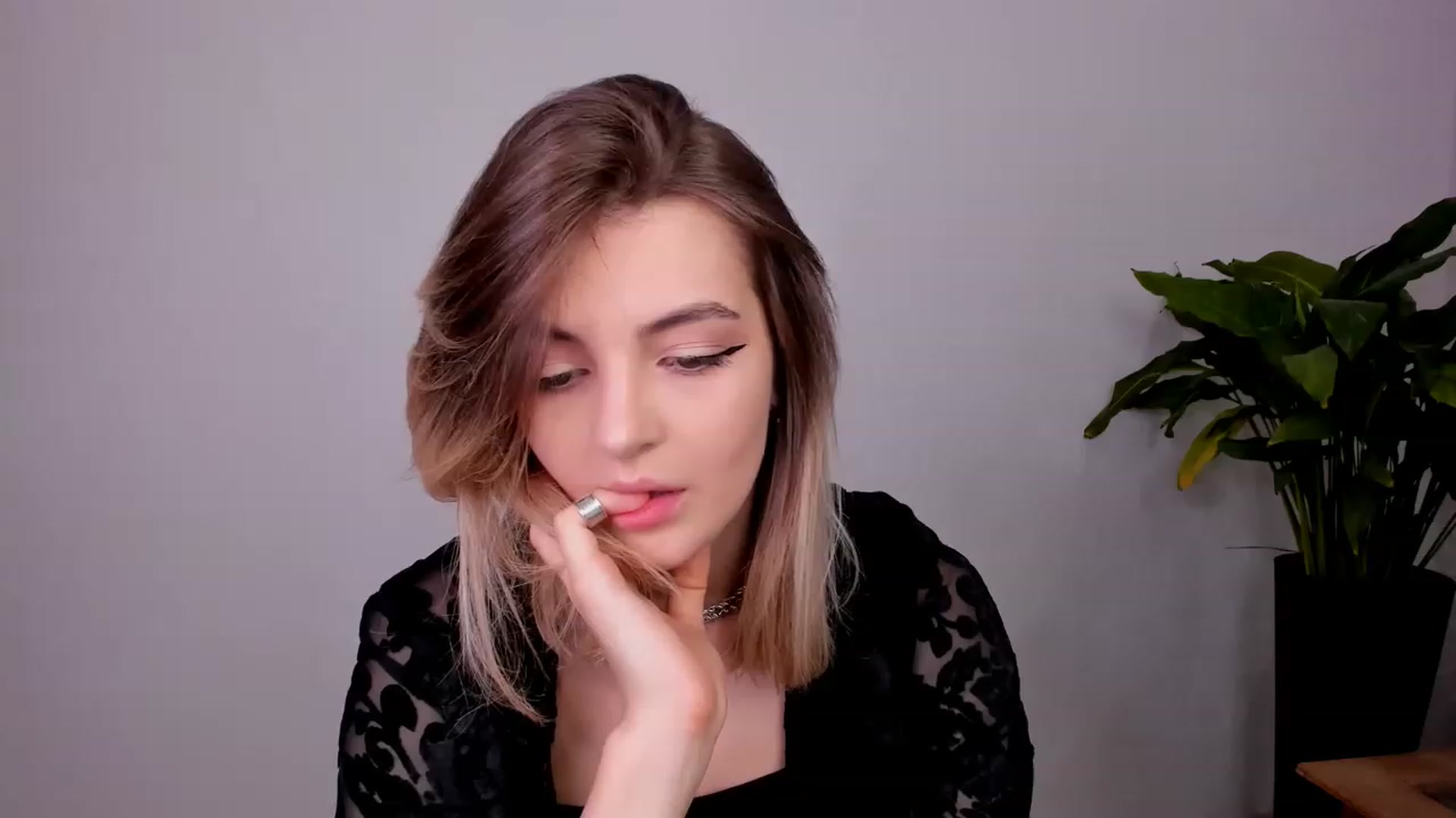 Gallery image thumbnail from HelelGretta's myfreecams stream on, 11/14/2022, 20:04 image 1 of 20