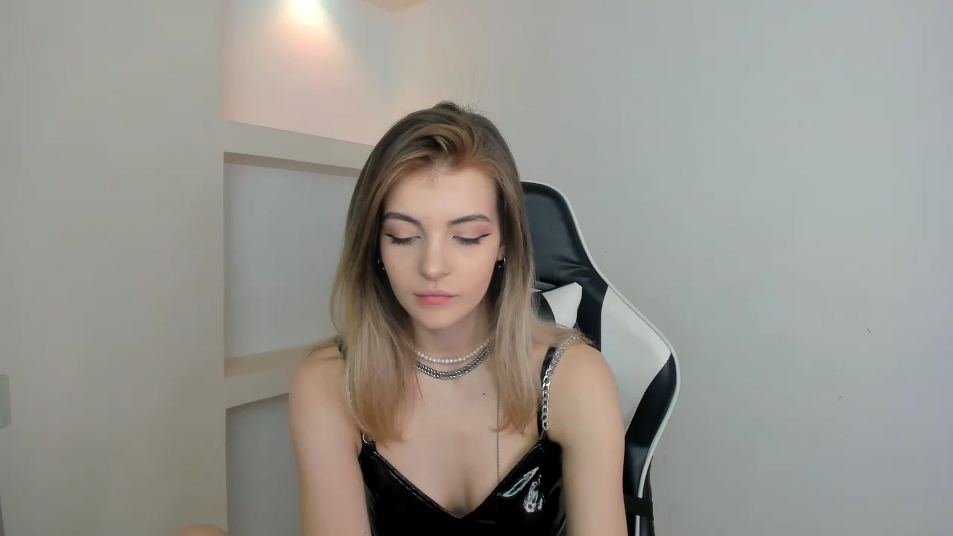 Gallery image thumbnail from HelelGretta's myfreecams stream on, 02/20/2023, 13:12 image 18 of 20