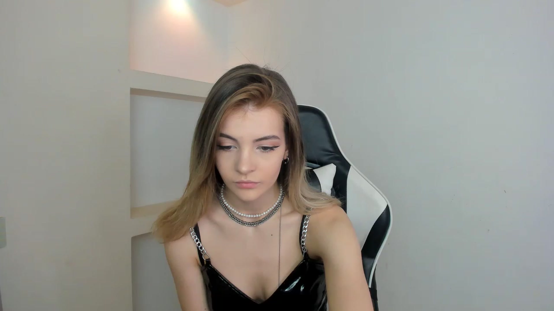Gallery image thumbnail from HelelGretta's myfreecams stream on, 02/20/2023, 13:12 image 16 of 20