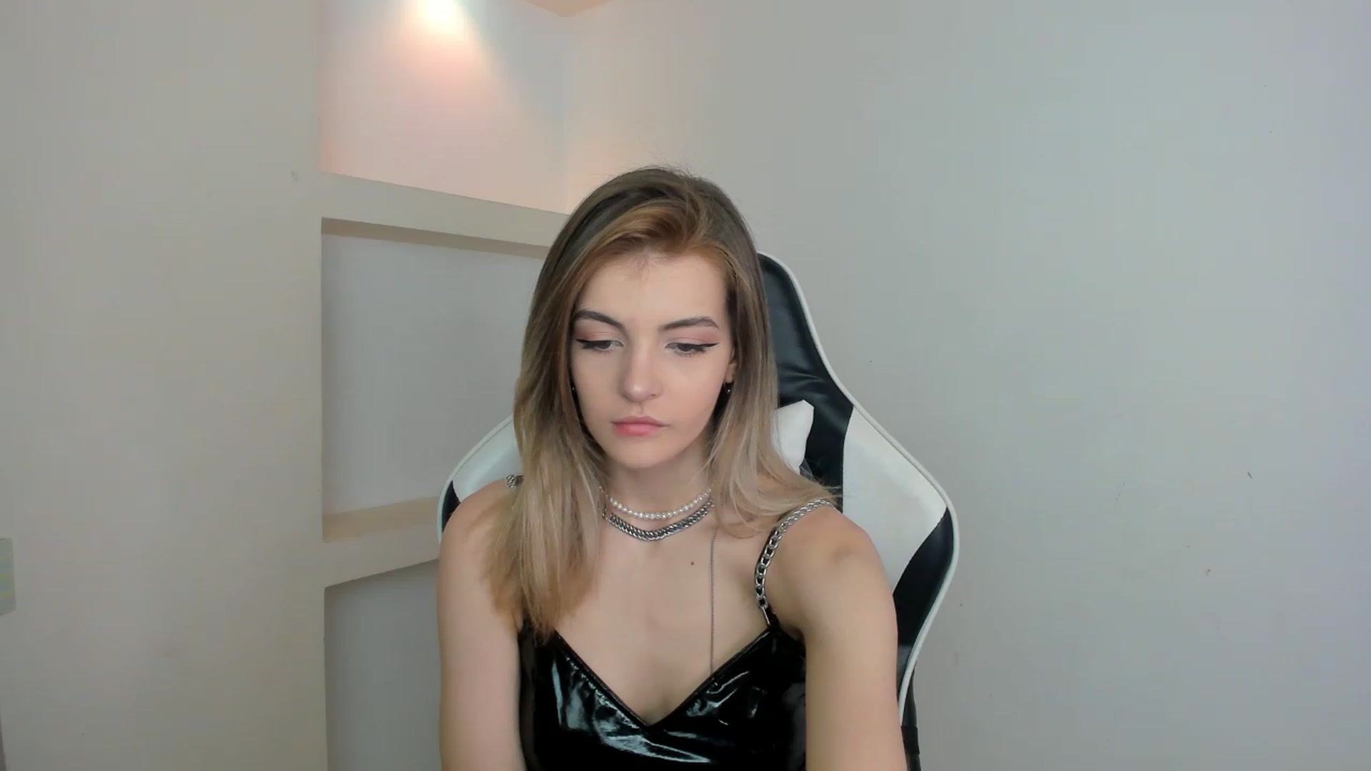 Gallery image thumbnail from HelelGretta's myfreecams stream on, 02/20/2023, 13:12 image 9 of 20